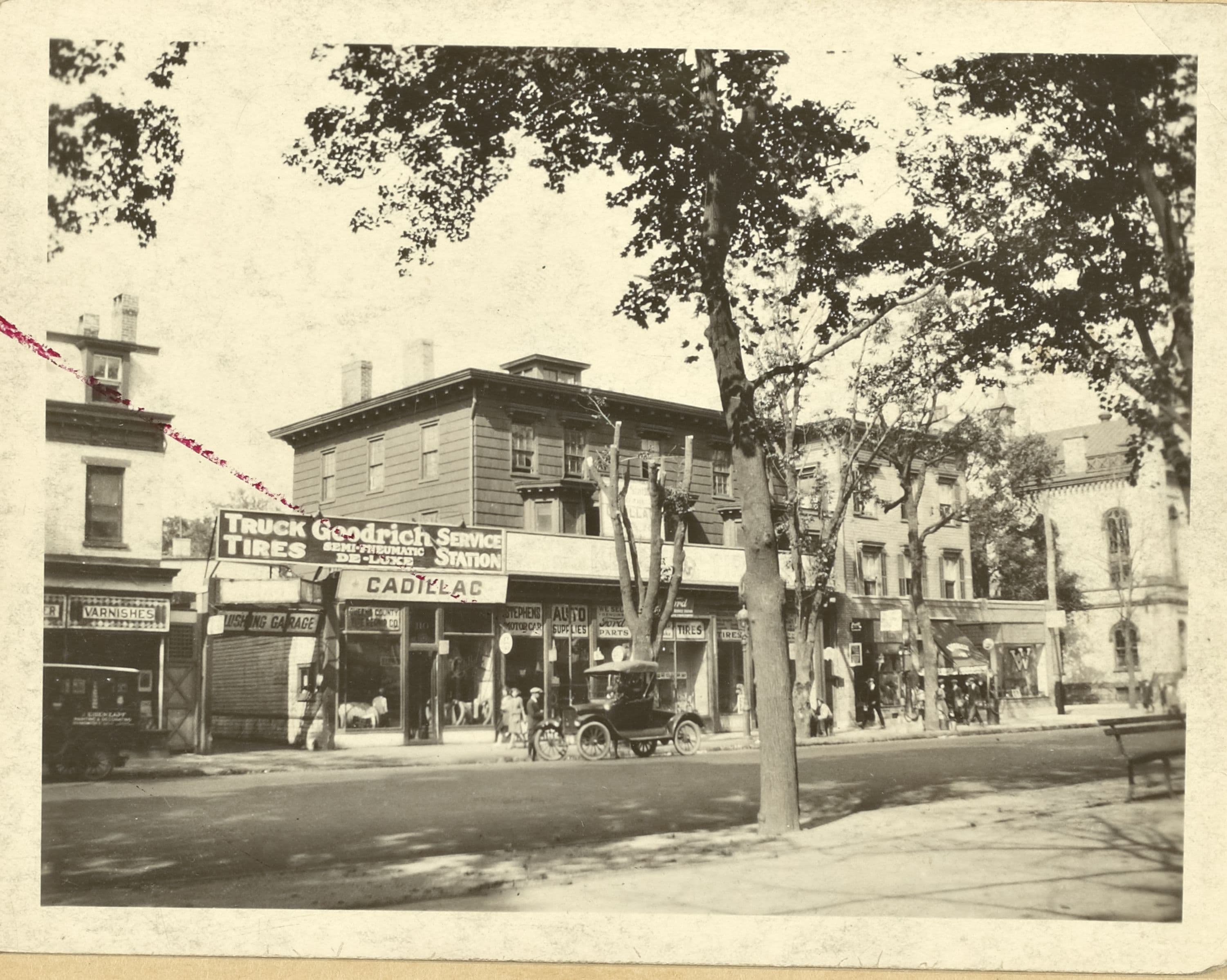 Queens: Northern Boulevard - Linden Place