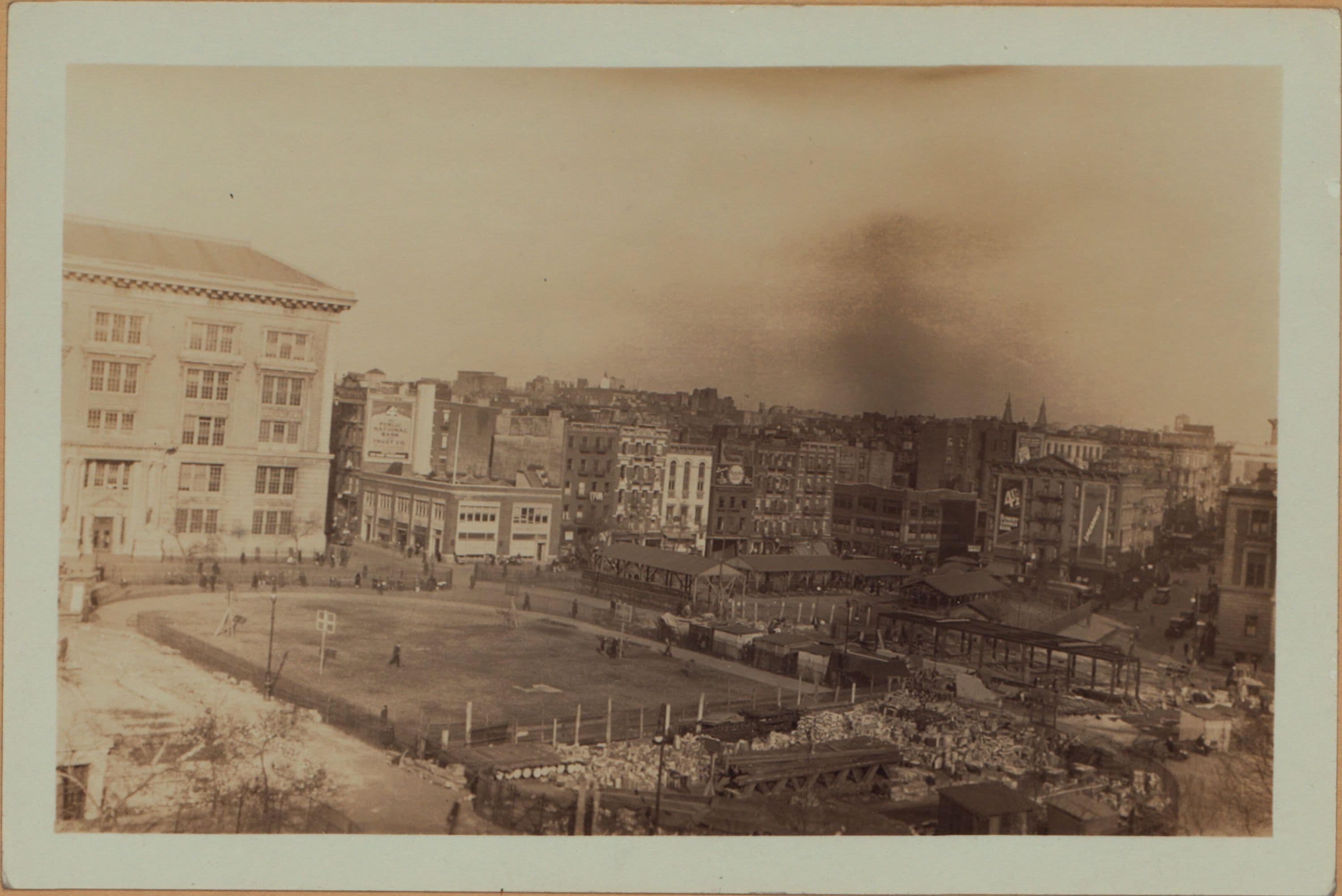 Manhattan: East Broadway - Hester Street