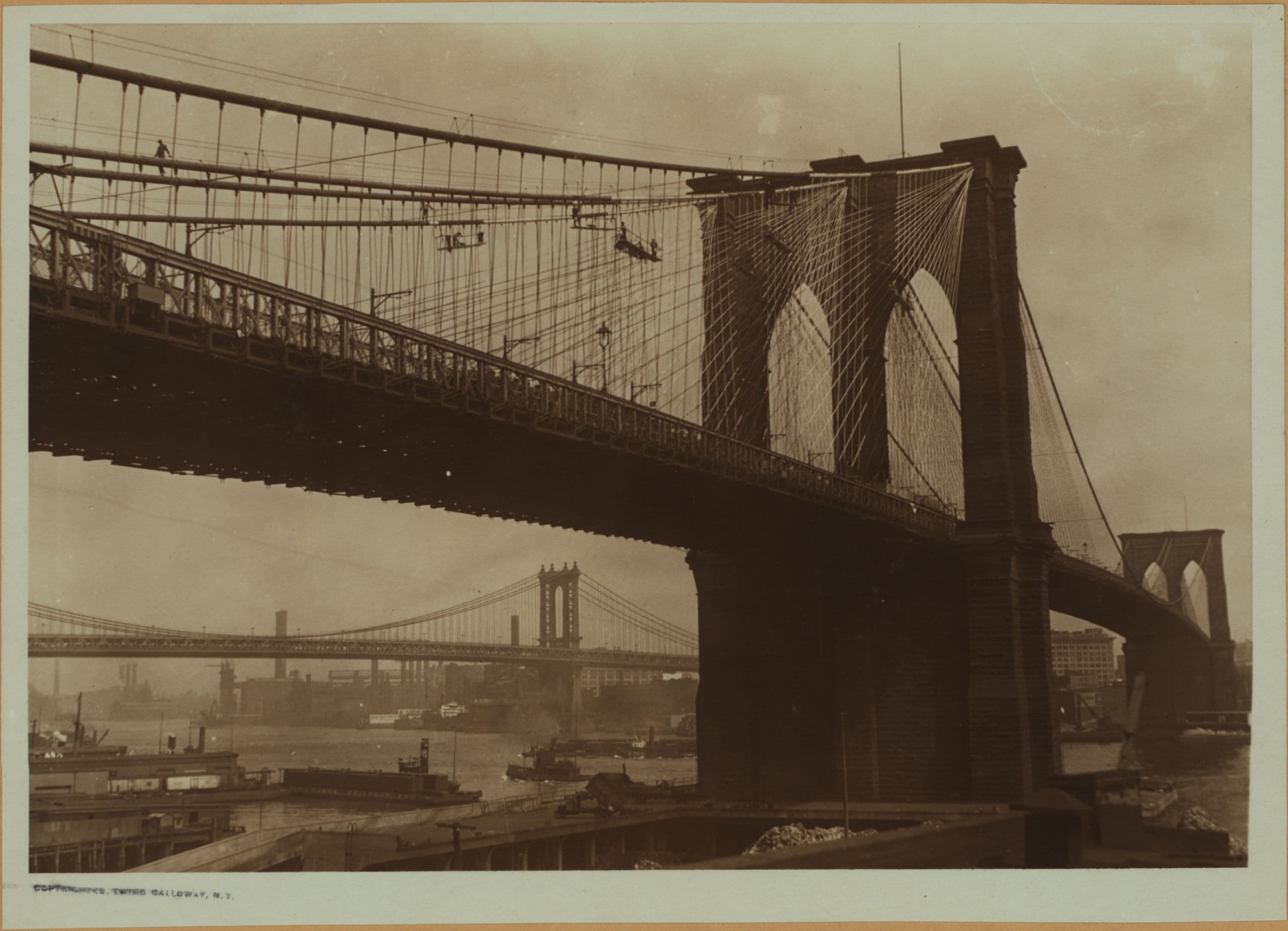 Bridges - Brooklyn Bridge - Manhattan Bridge - [painters on the Brooklyn Bridge].