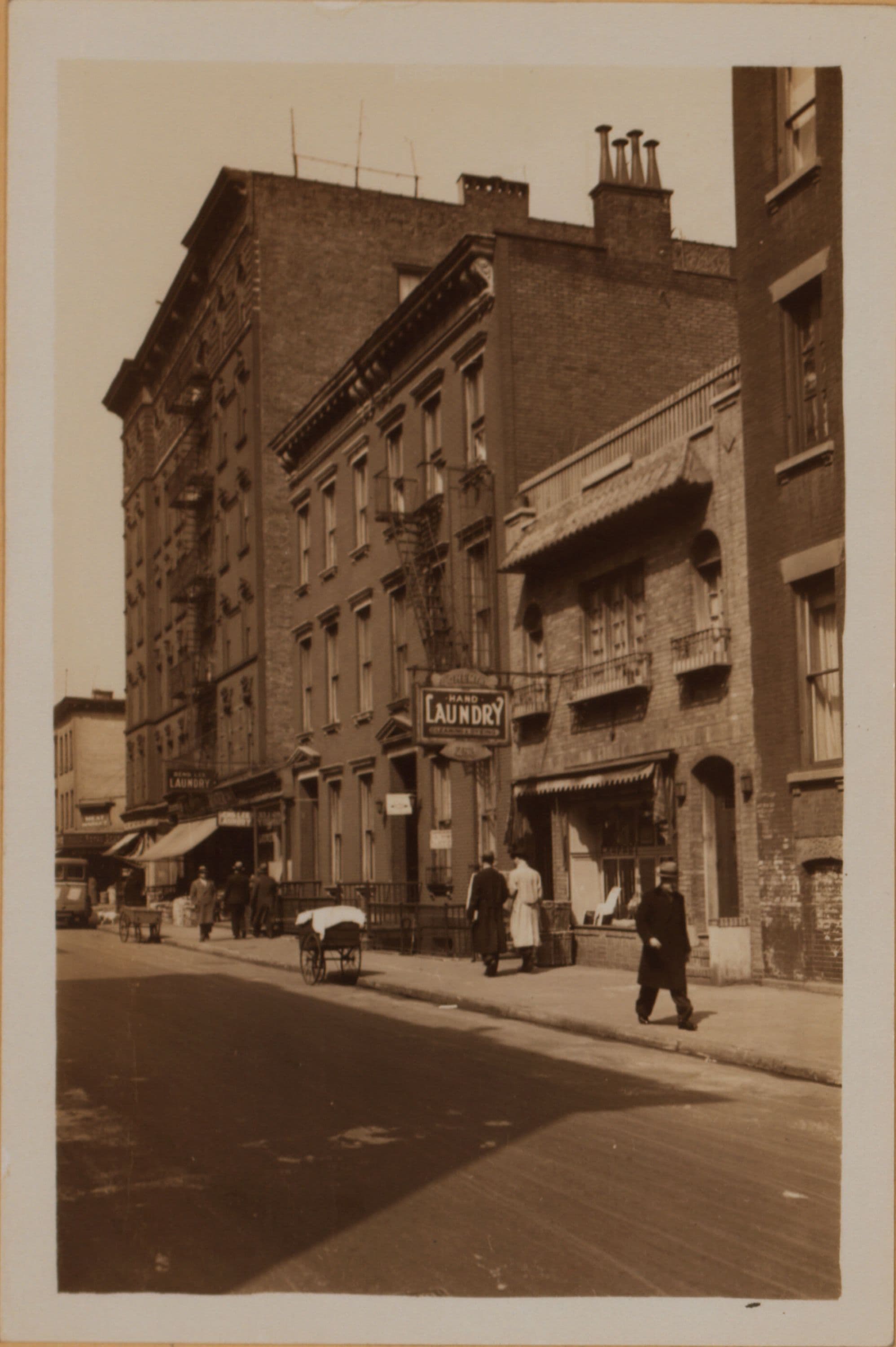 Manhattan: 4th Street (West) - Charles Street