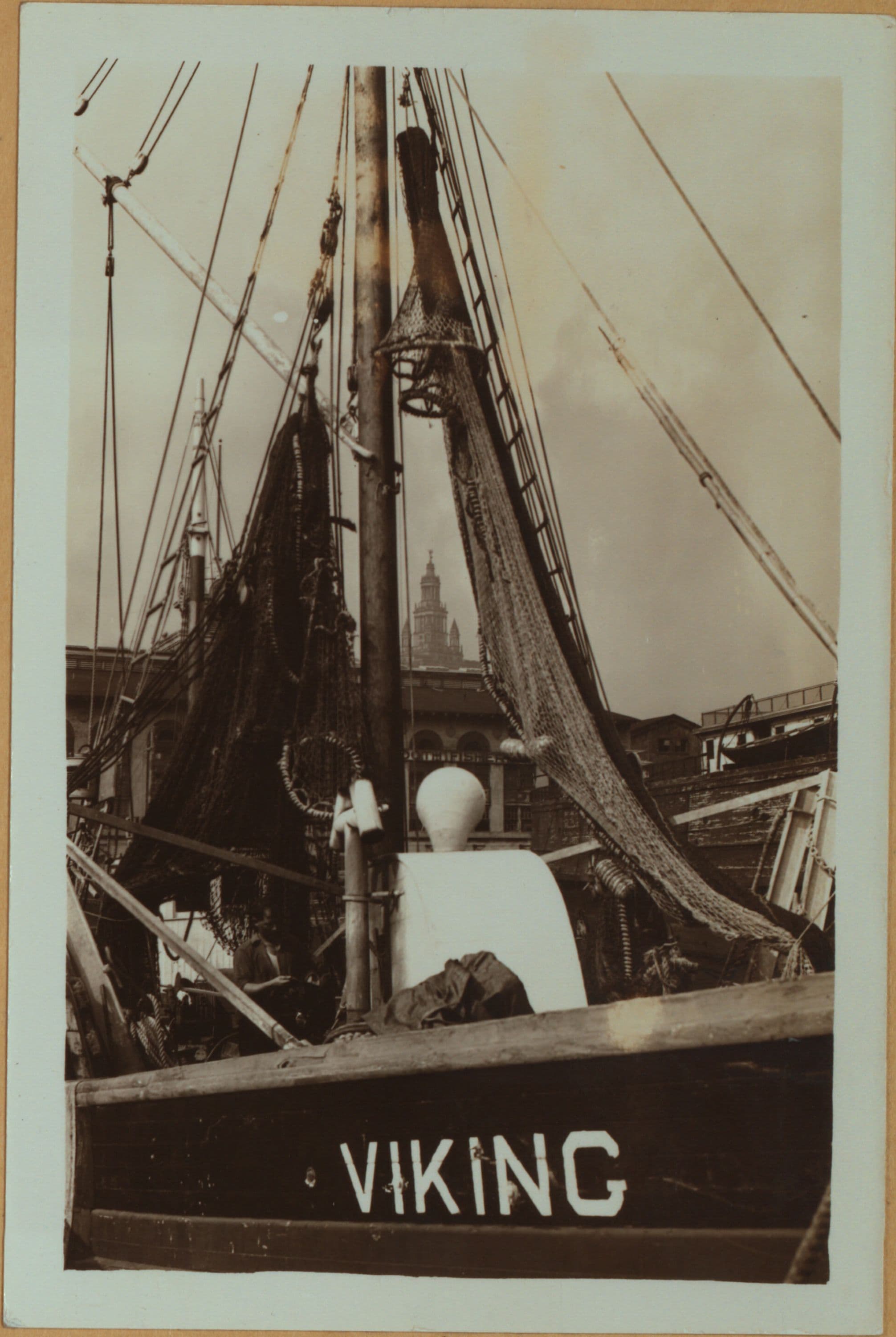 Fulton fish market - [Fishing schooner Viking.]