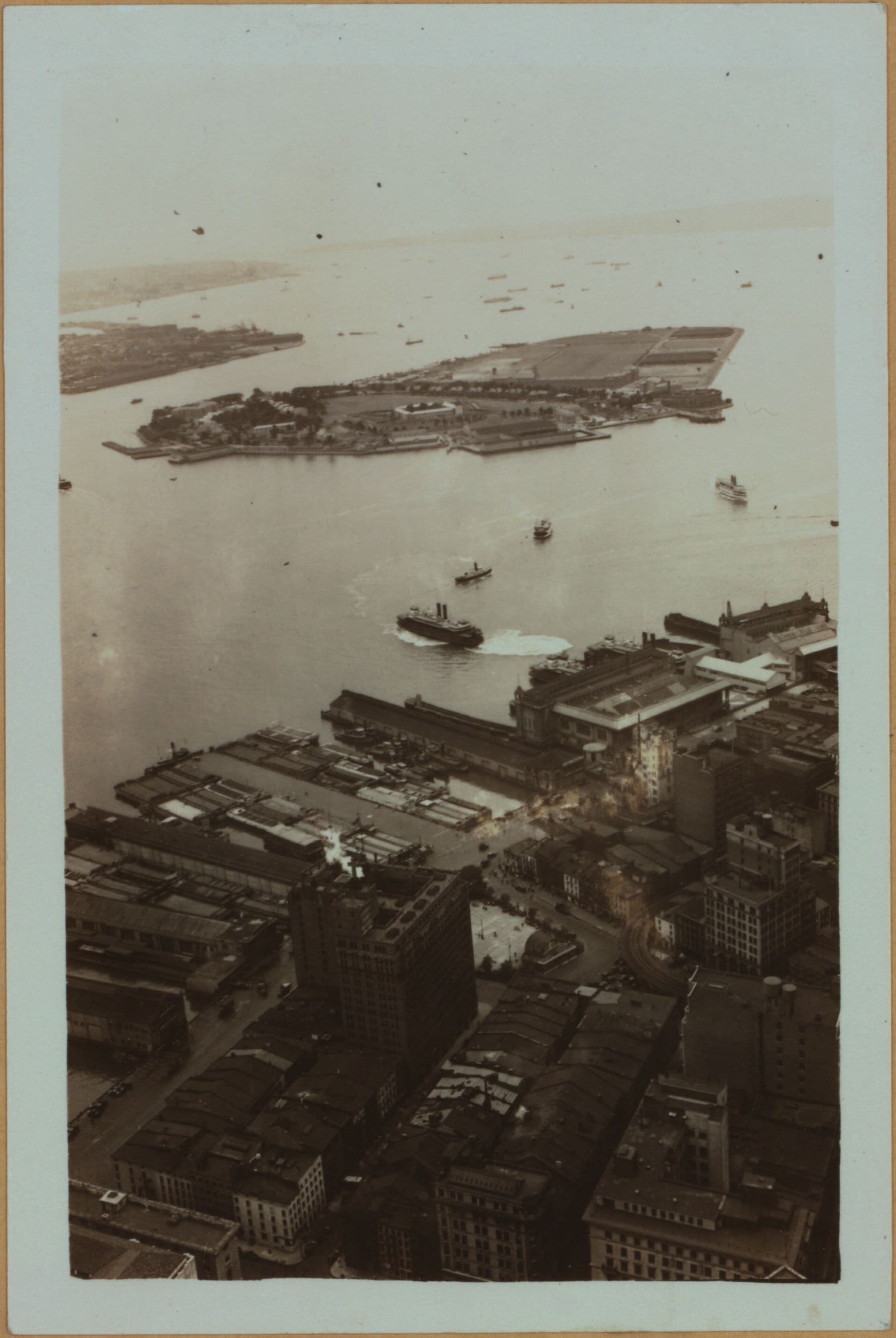 Islands - Governors Island - [New York Harbor - Bird's-eye-view of the island from the roof of 60 Wall Street Tower.], 1933