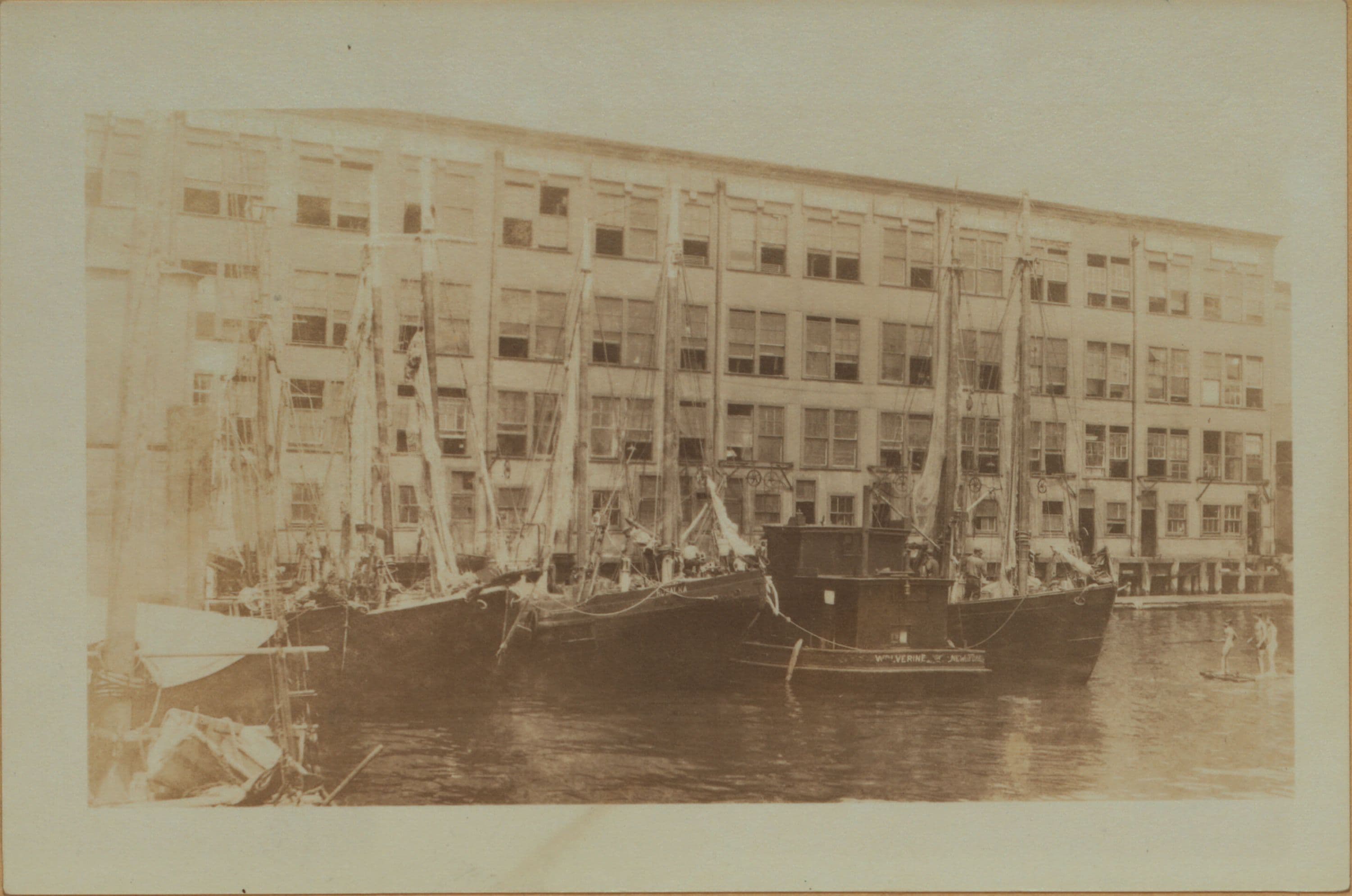 Fulton fish market - [Fishing fleet - Fulton Street docks.]