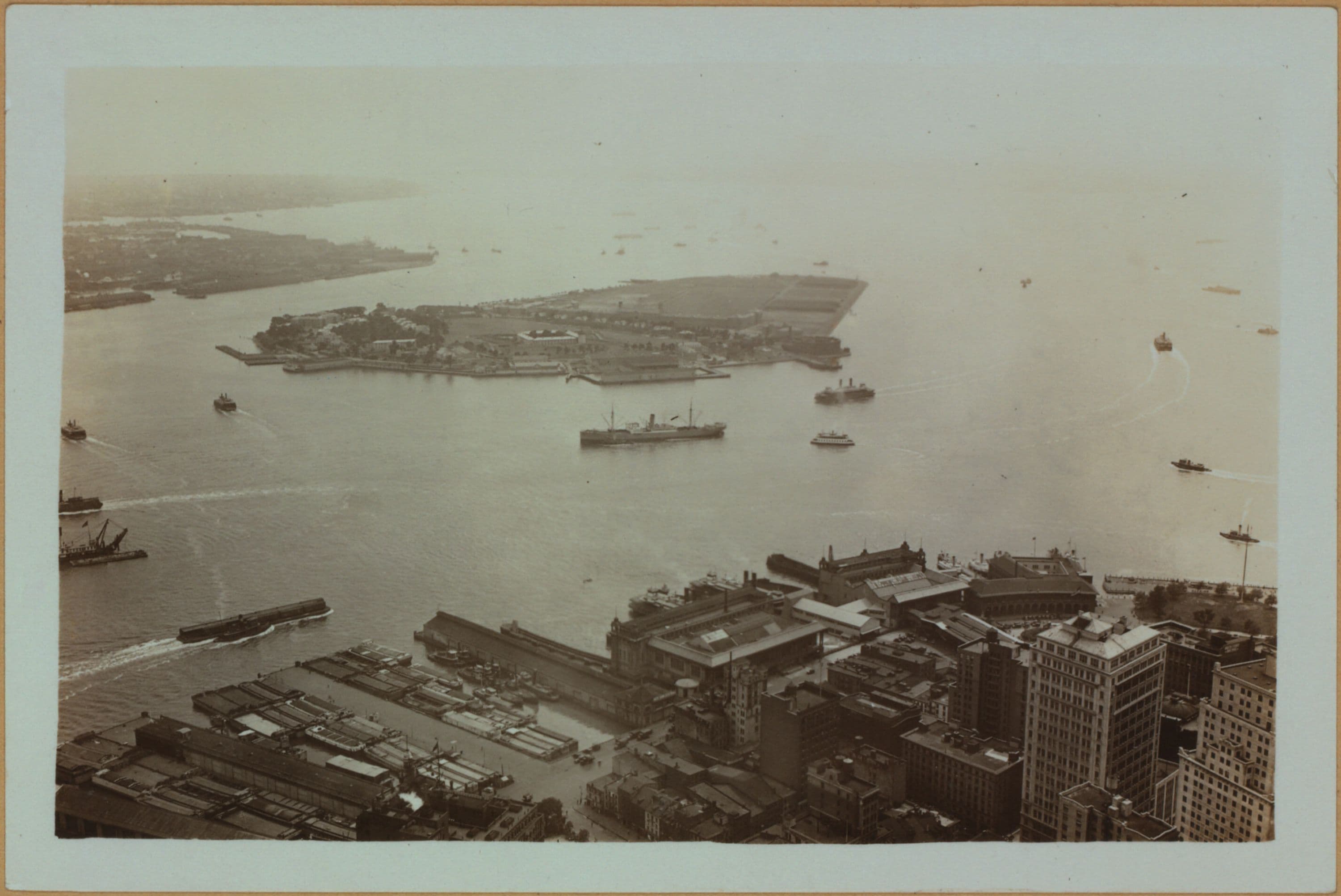 Islands - Governors Island - [New York Harbor - Bird's-eye-view of the island from the roof of 60 Wall Street Tower.]