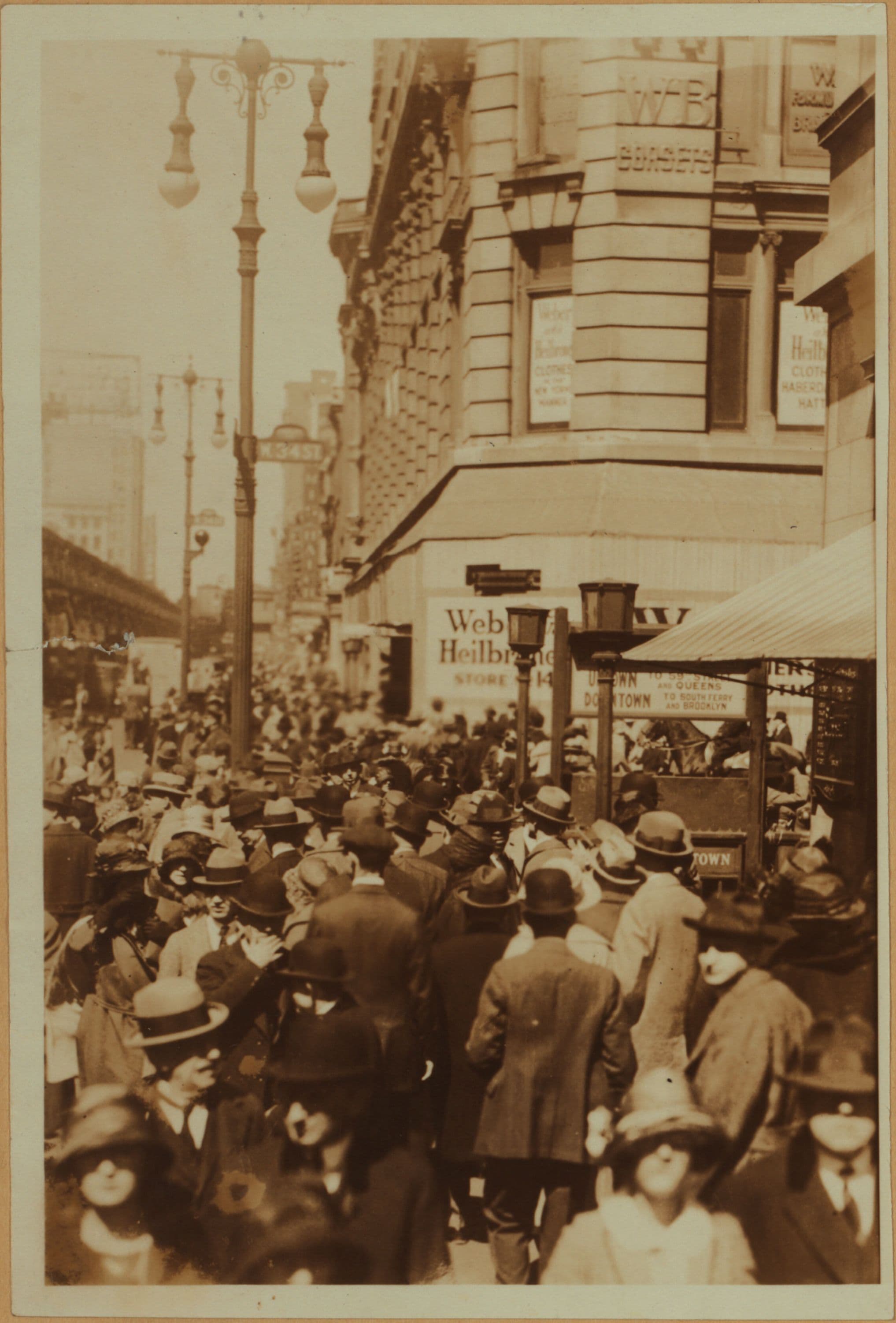Street scenes - Shoppers and crowds