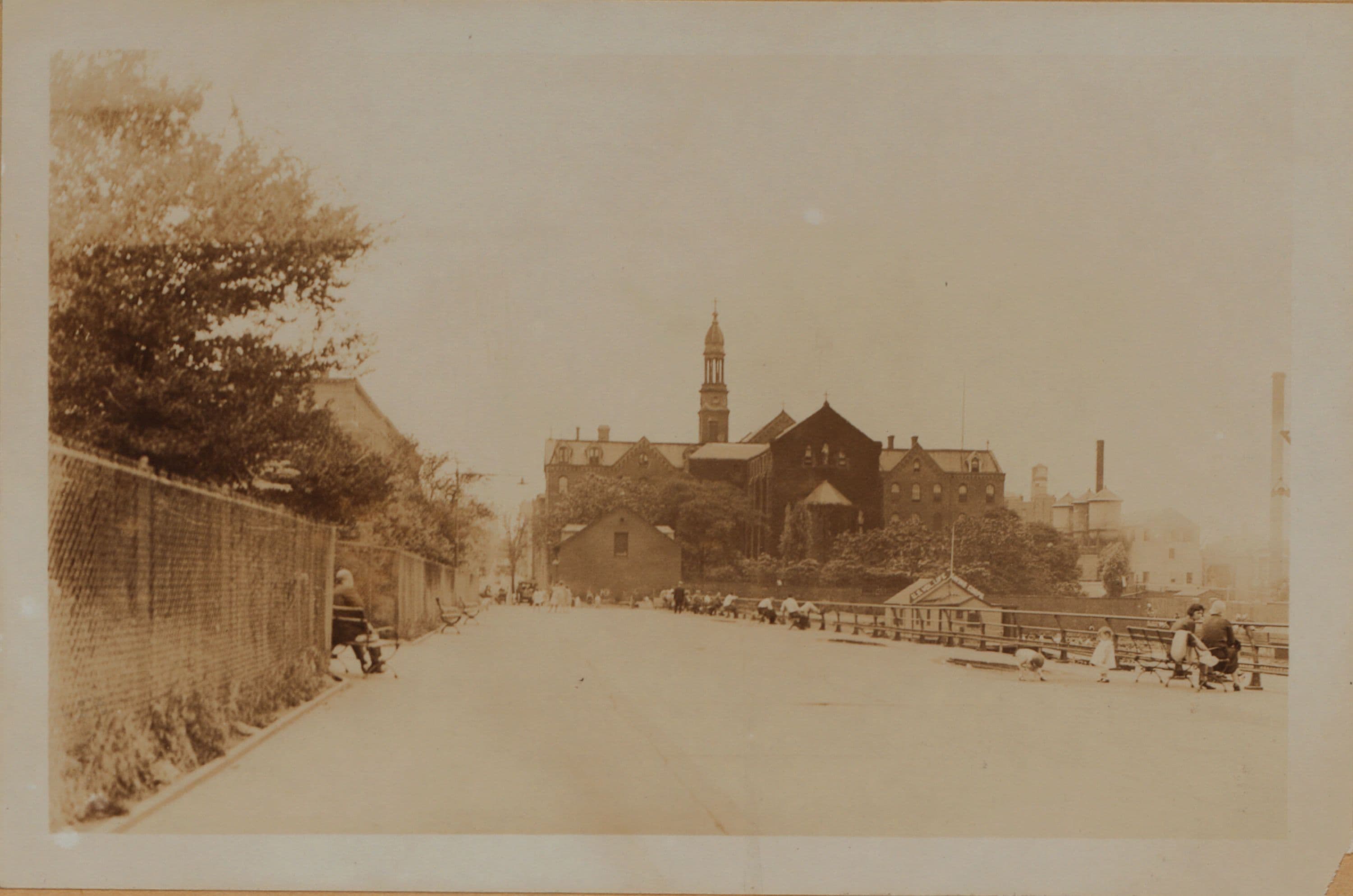 Manhattan: Carl Schurz Park - Promenade; House of The Good Shepherd; United States Volunteer Life Saving Corps.