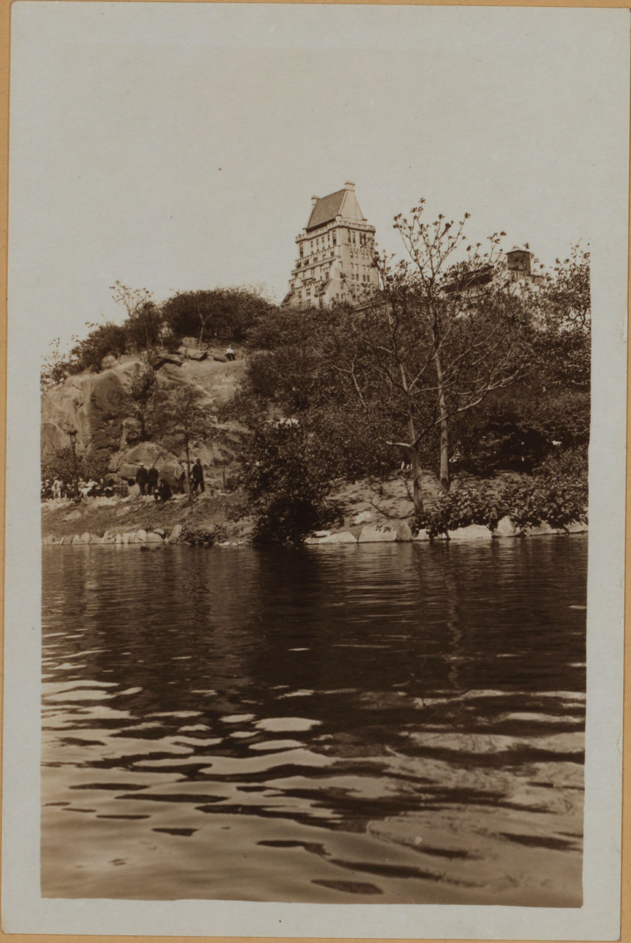 Manhattan: Central Park - The Pond.