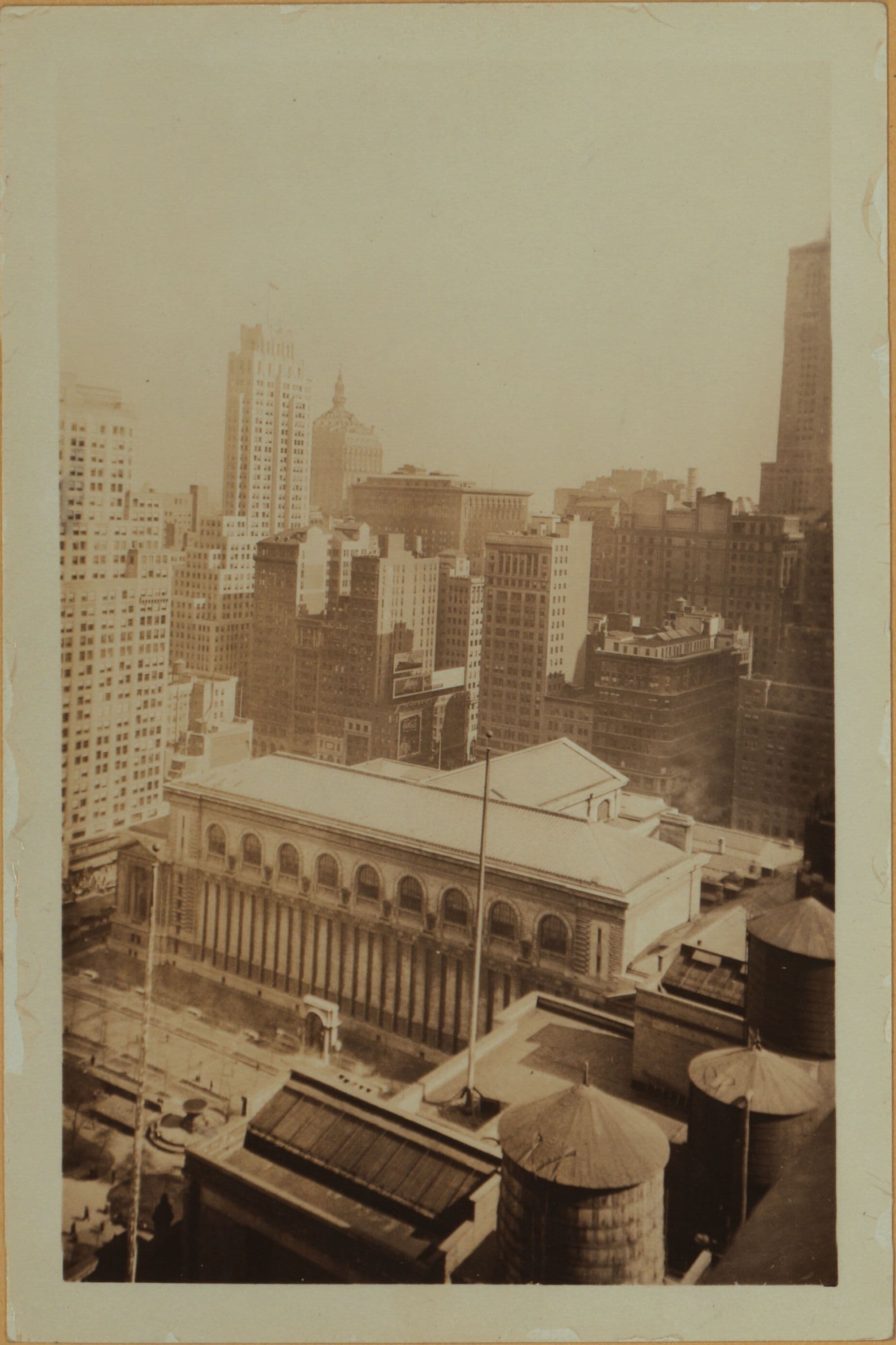 General view - [Manhattan - 39th Street (West) - 6th Avenue (Northeast).]