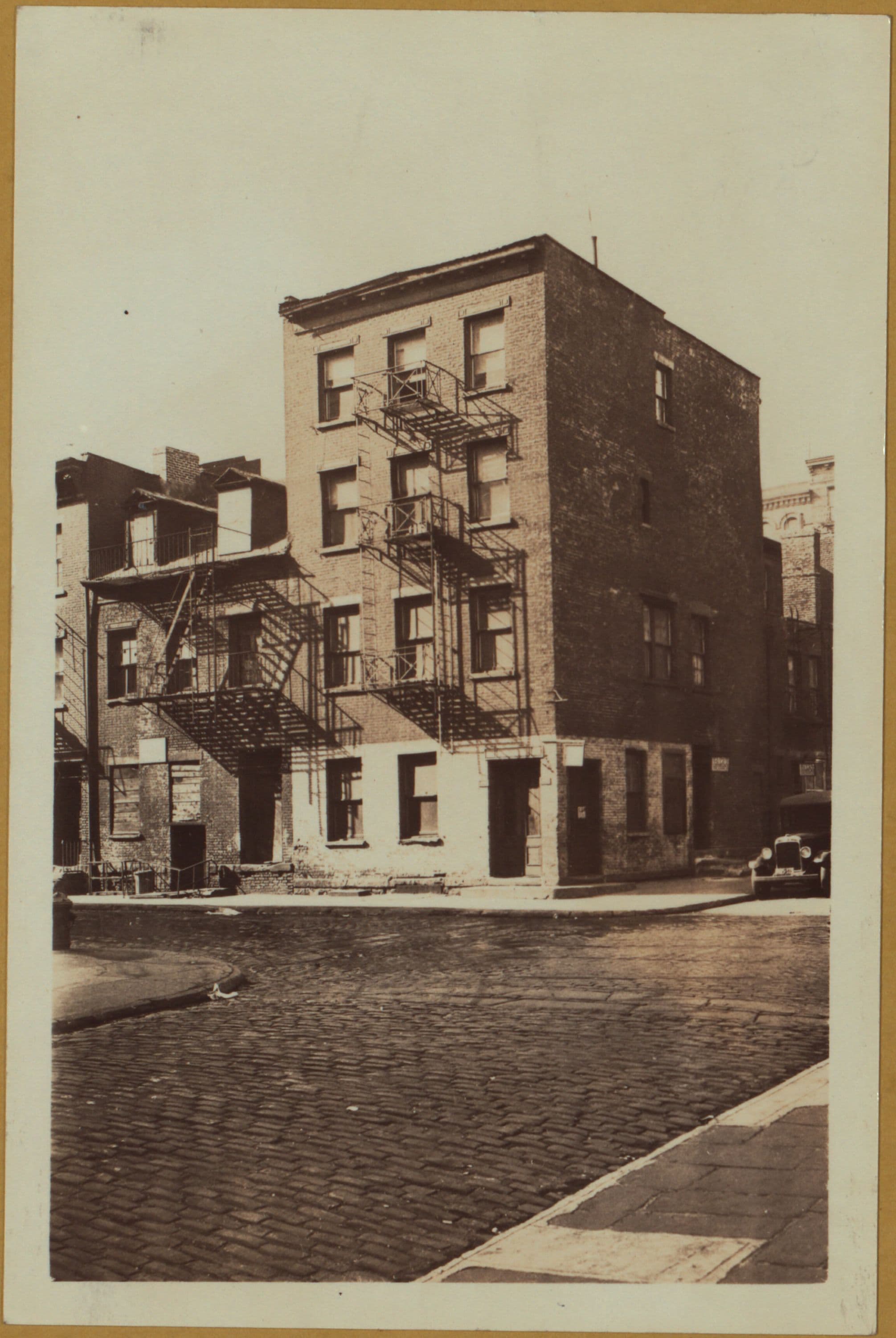 Manhattan: Water Street - Montgomery Street