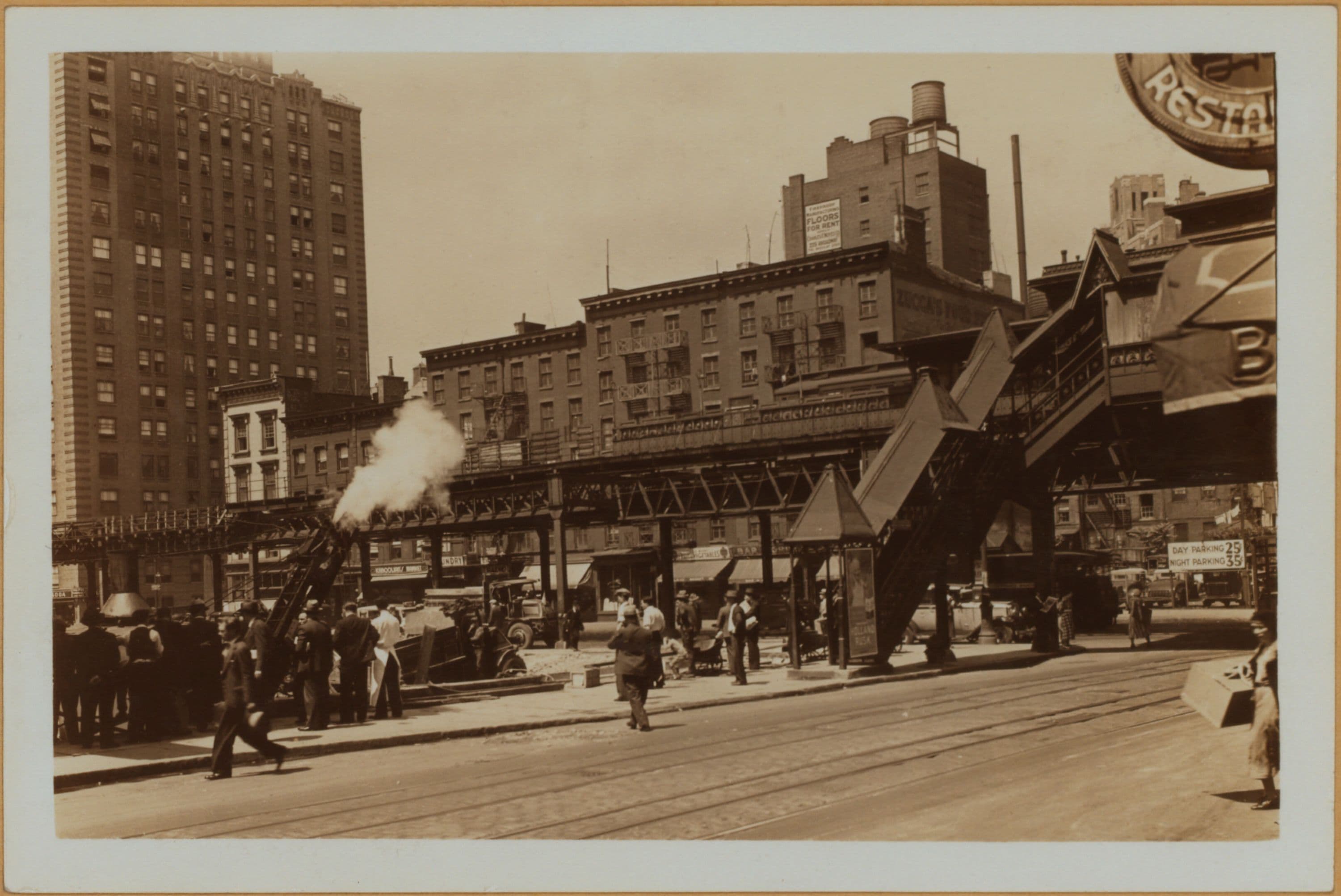 Manhattan: 6th Avenue - 8th Street (West)