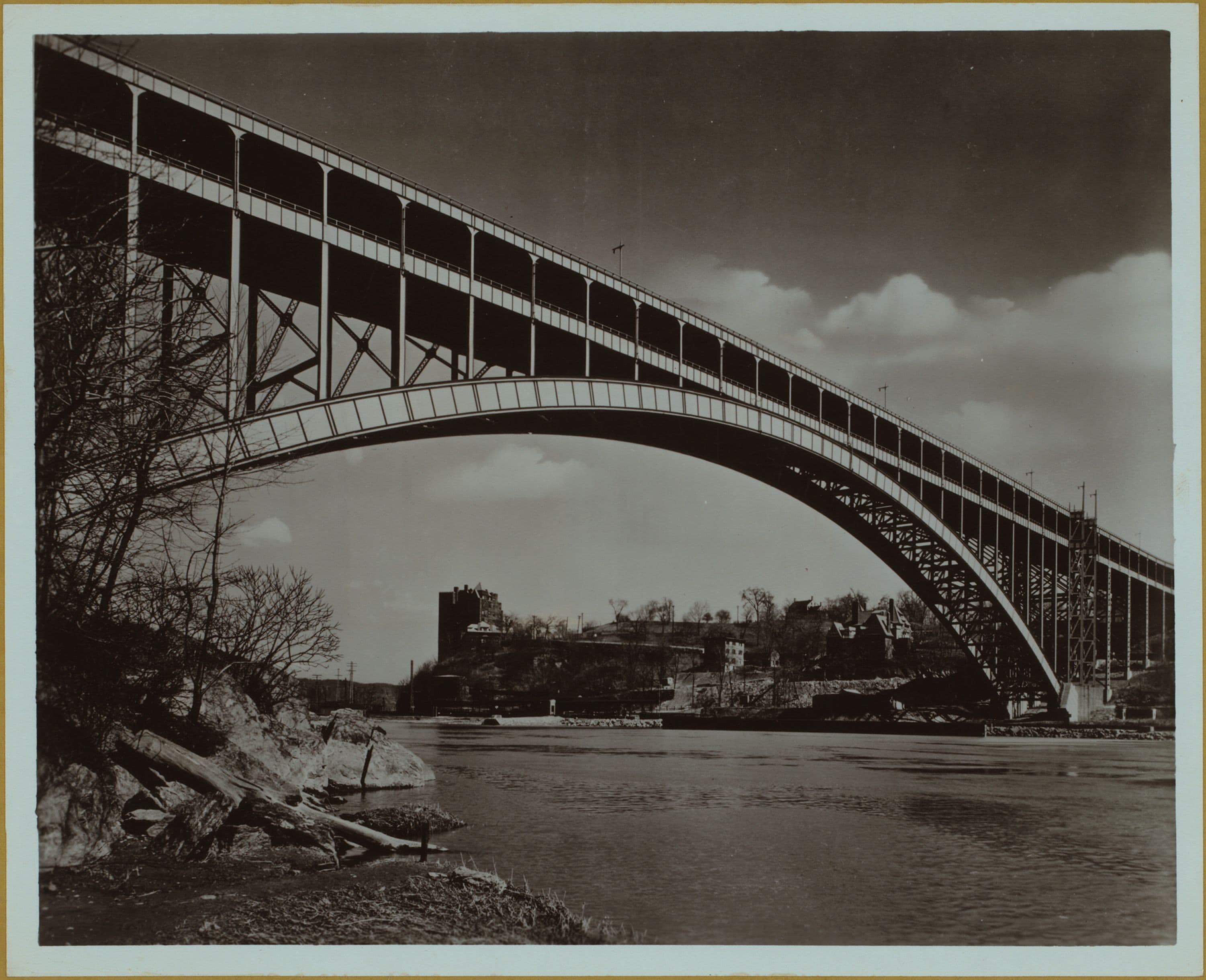 Bridges - Henry Hudson Bridge - [View of the bridge over Harlem River, linking Spuyten Duyvil, Bronx with Inwood Hill Park, Manhattan.]