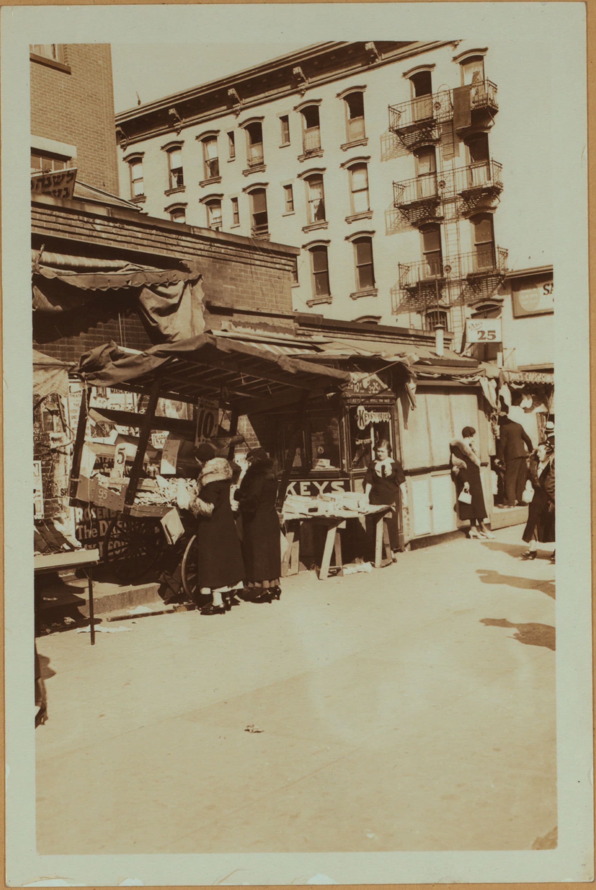 Occupations - Peddlers - Food - Refreshments - Cakes - Pastry.