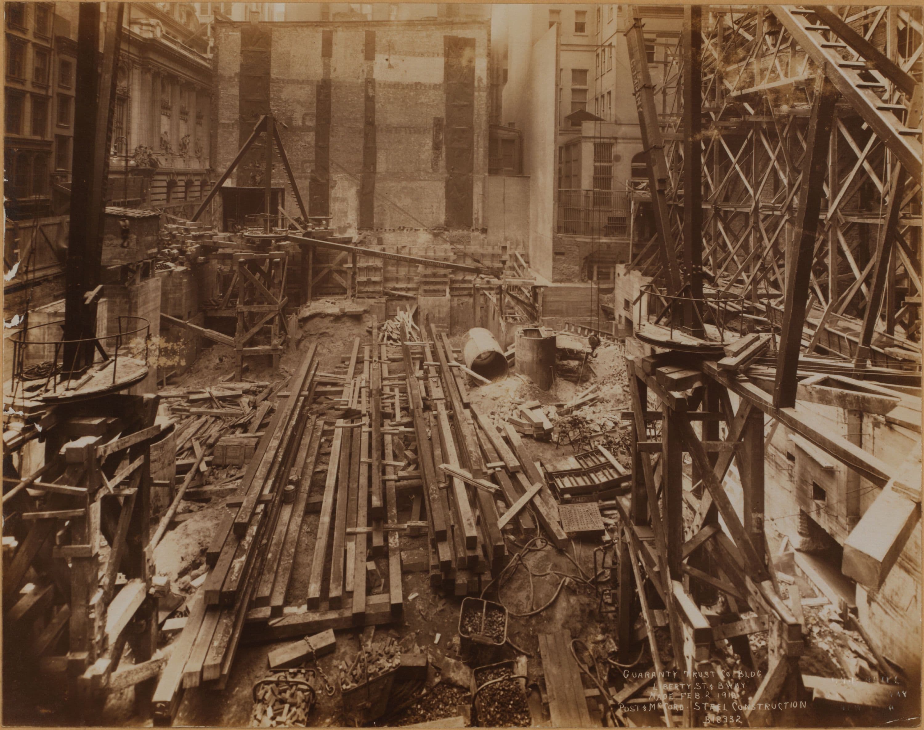 Manhattan: Broadway - Liberty Street