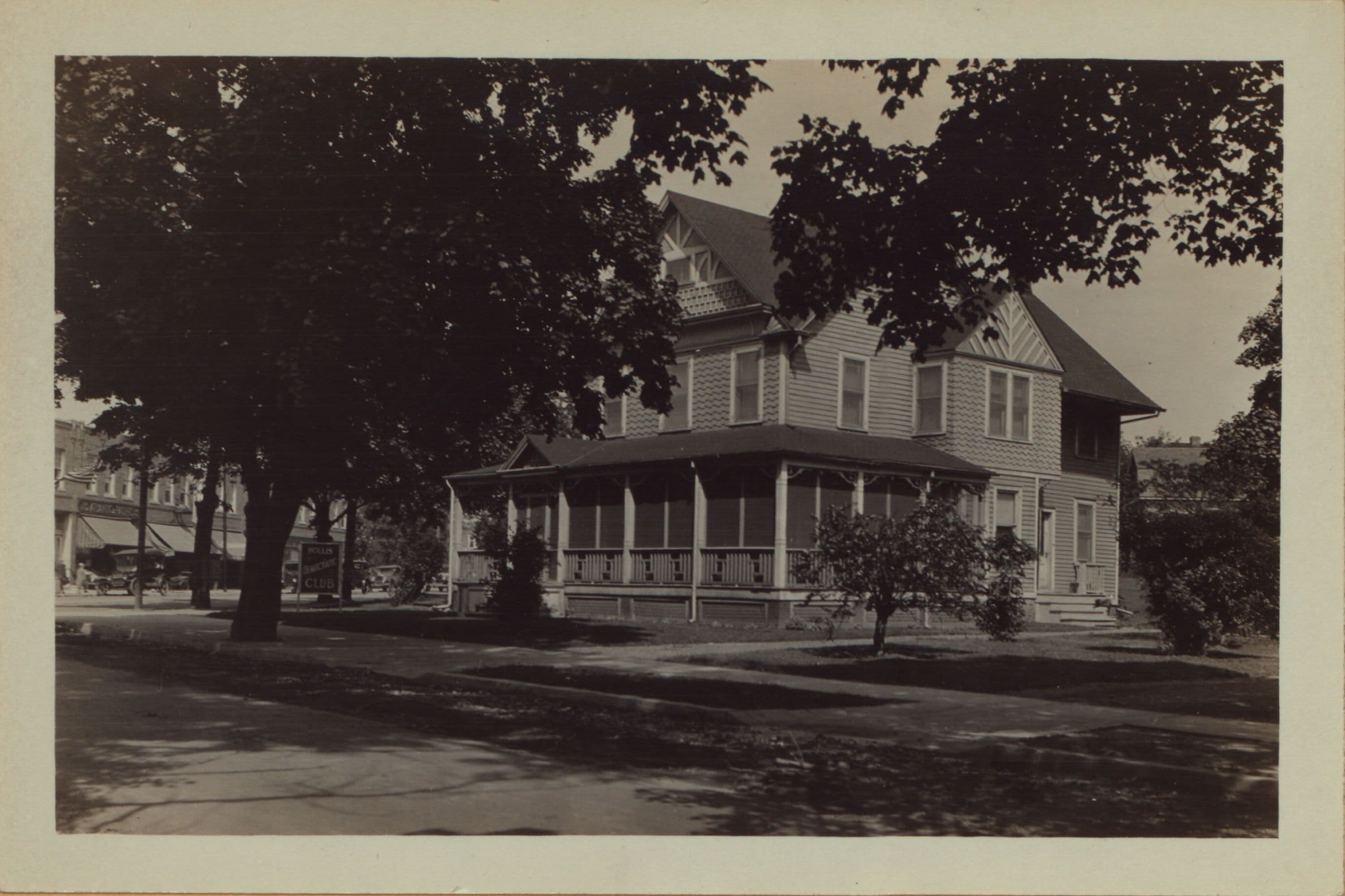 Queens: Woodhull Avenue - Jamaica Avenue