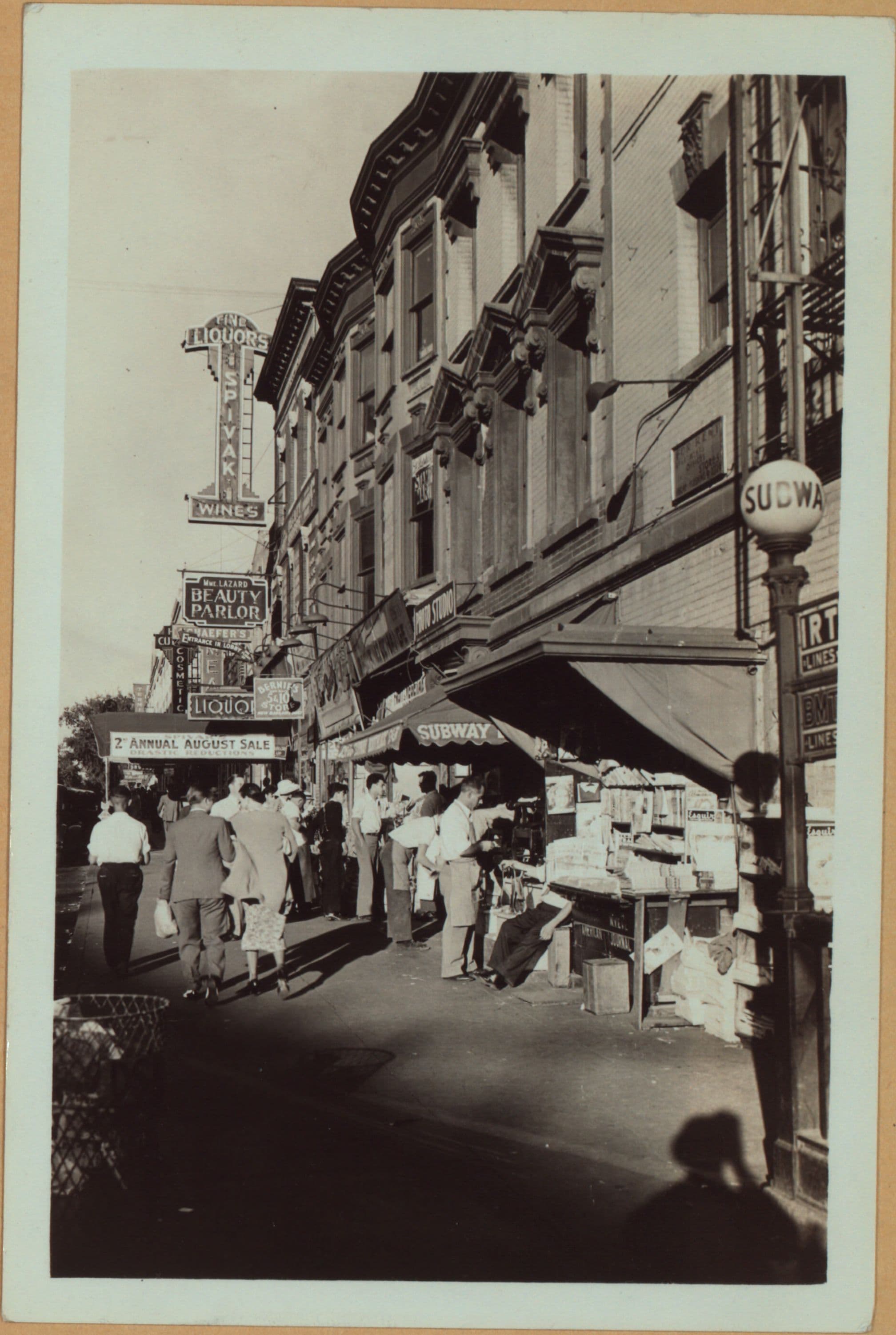 Queens: Roosevelt Avenue - Main Street (East).