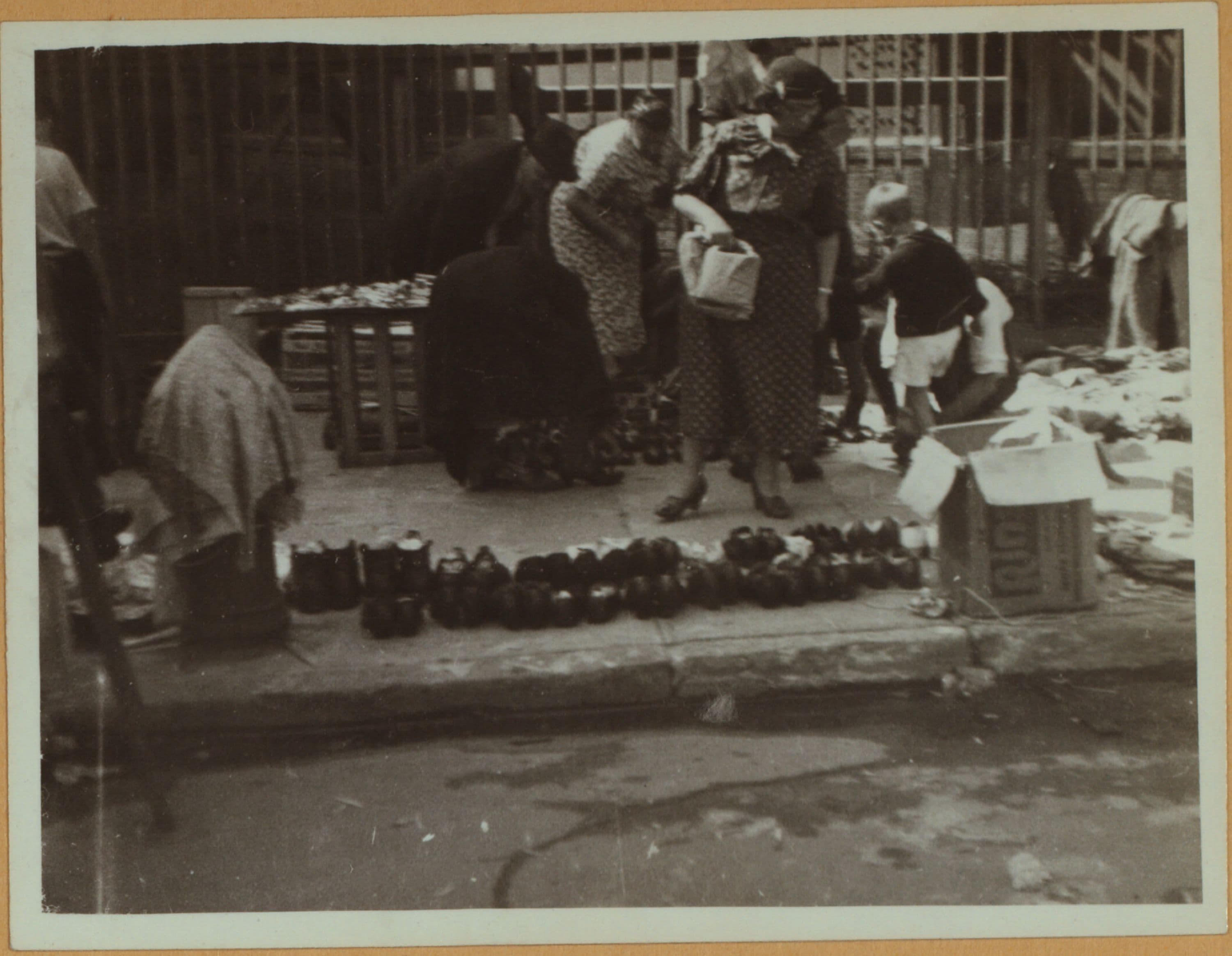 Occupations - Peddlers - Foodstuffs - The pushcart market.