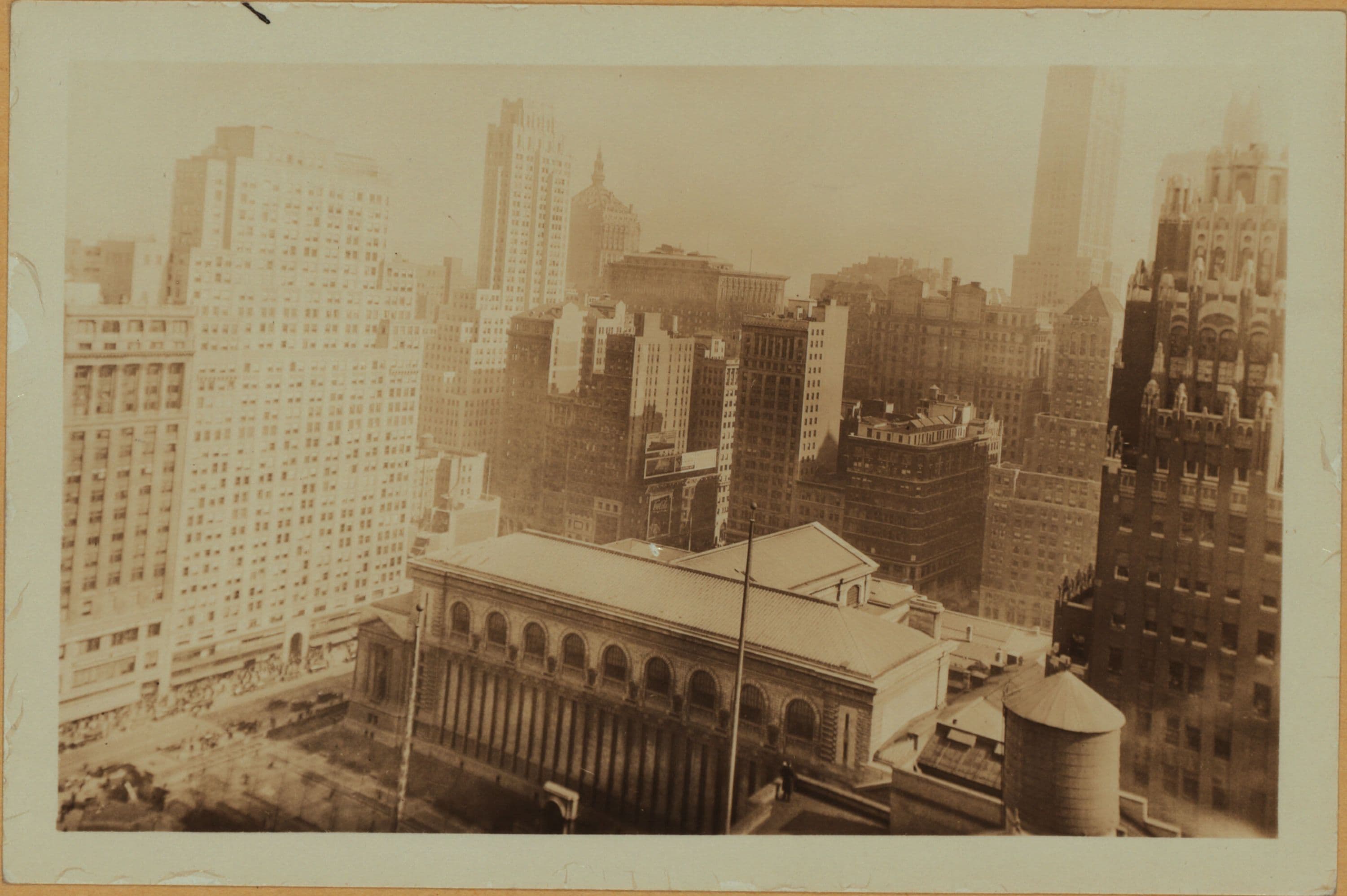 General view - [Manhattan - 39th Street (West) - 6th Avenue (Northeast).]