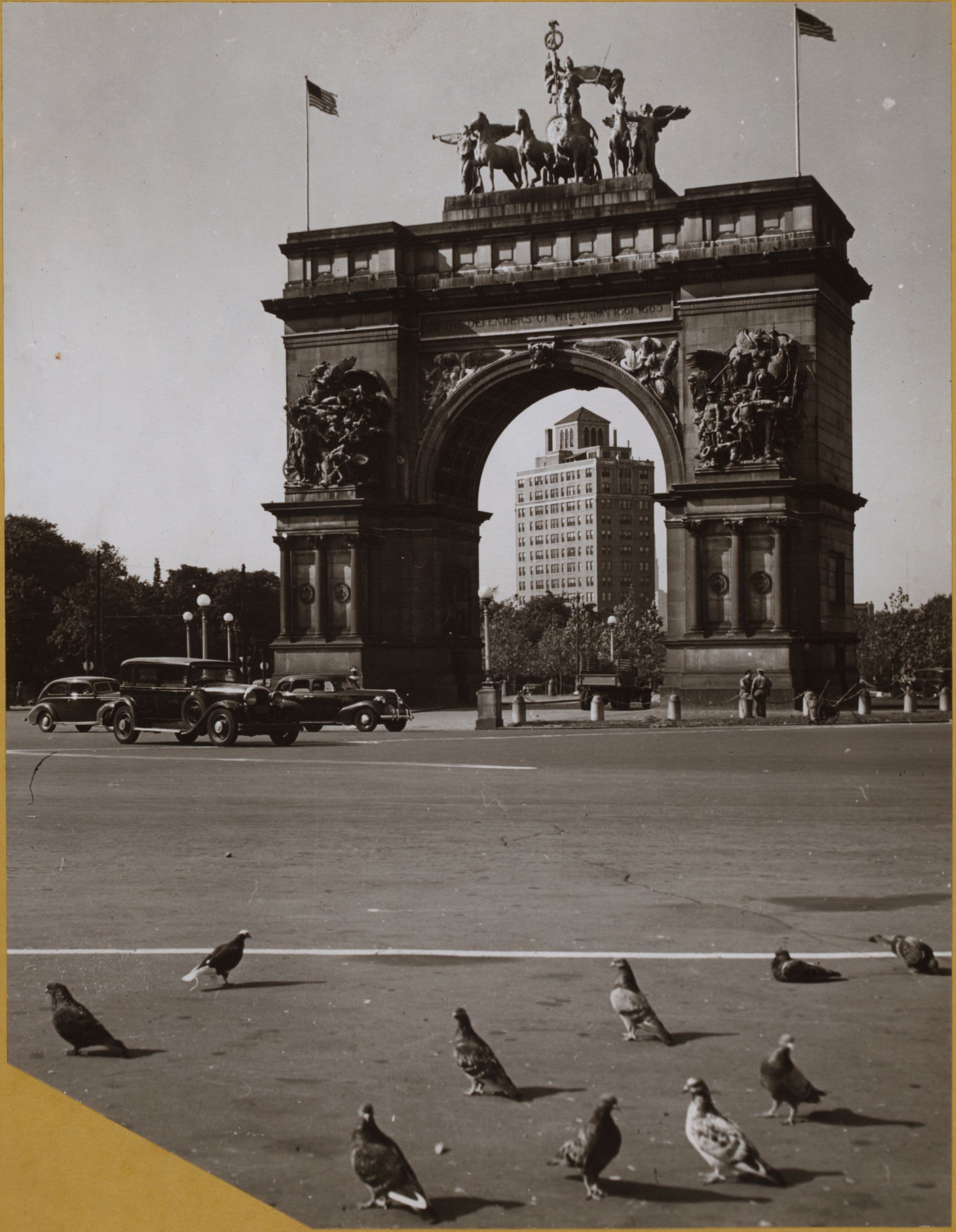 Brooklyn: Grand Army Plaza.