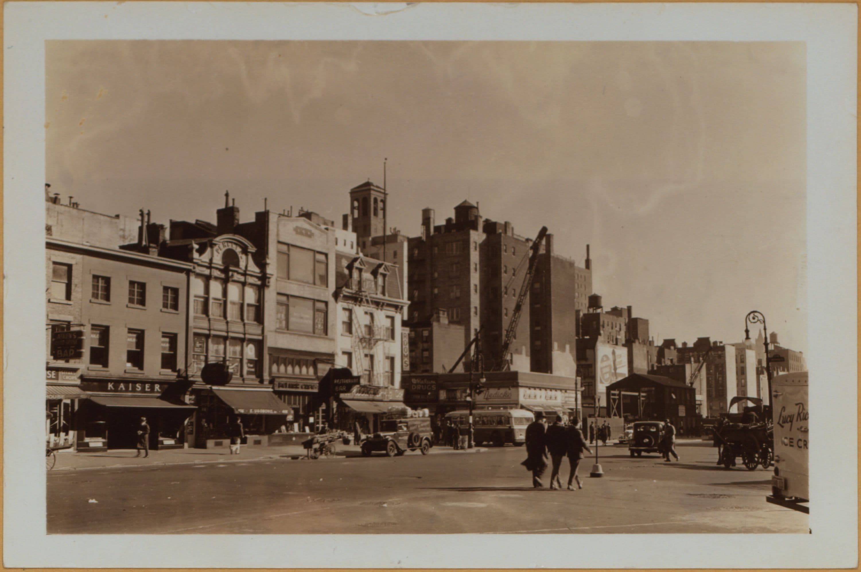 Manhattan: 6th Avenue - 9th Street (West)