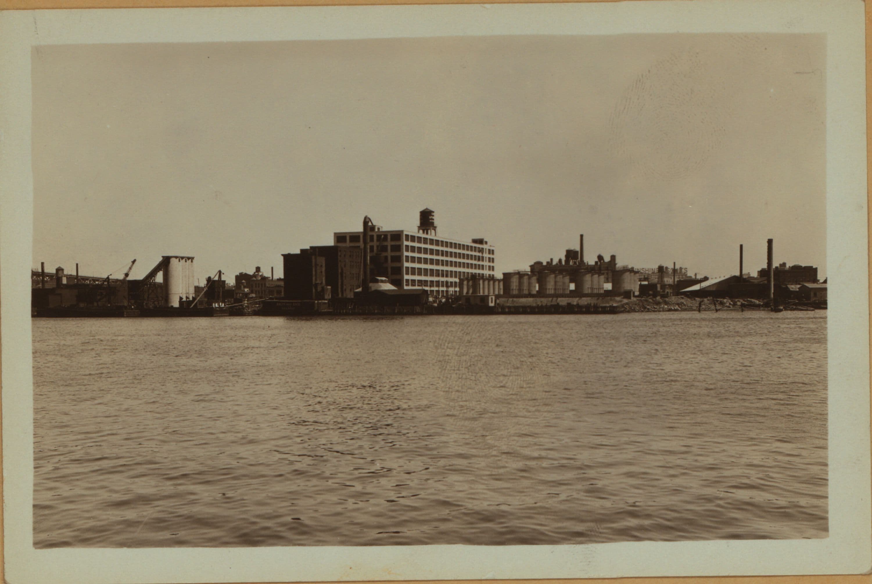 East River - Shore and skyline - Queens - Long Island City., 1933