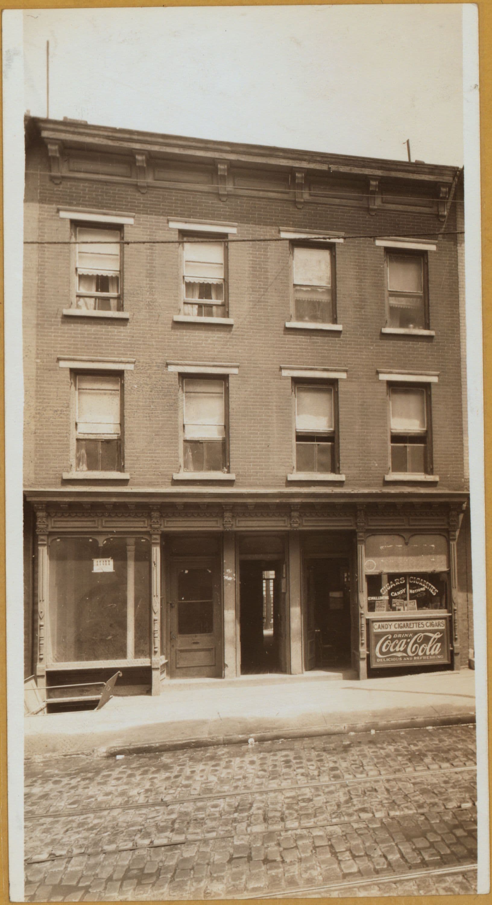 Brooklyn: Meserole Street - Manhattan Avenue