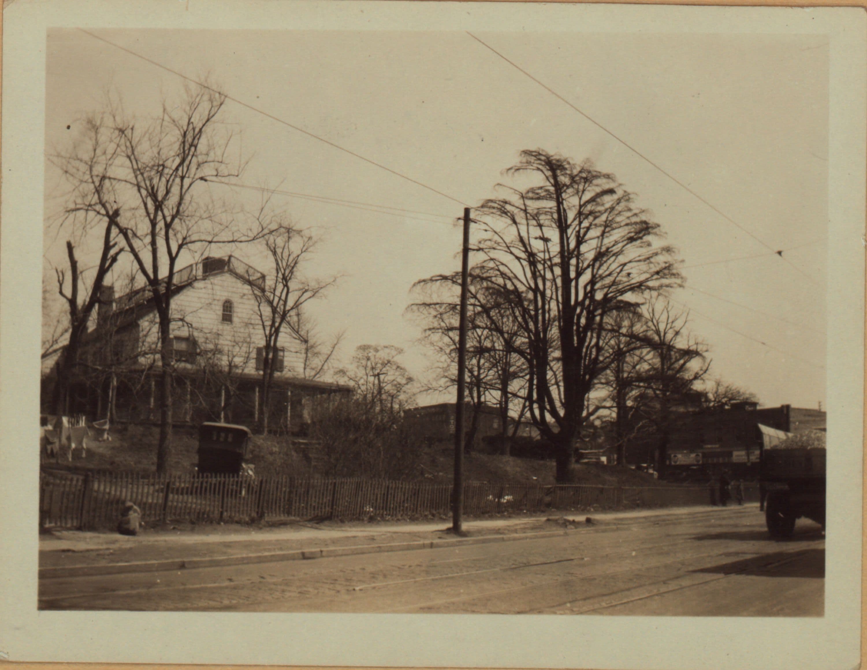 Queens: Collins Place - Northern Boulevard
