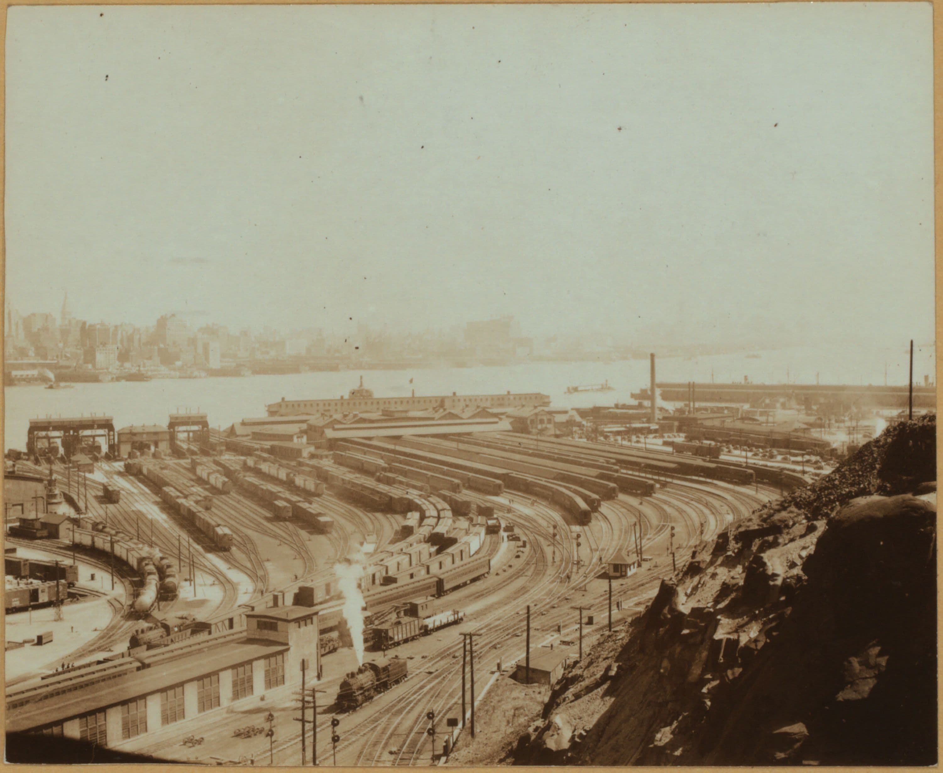 North (Hudson) River - Manhattan - [Midtown skyline - 34th Street (South).]