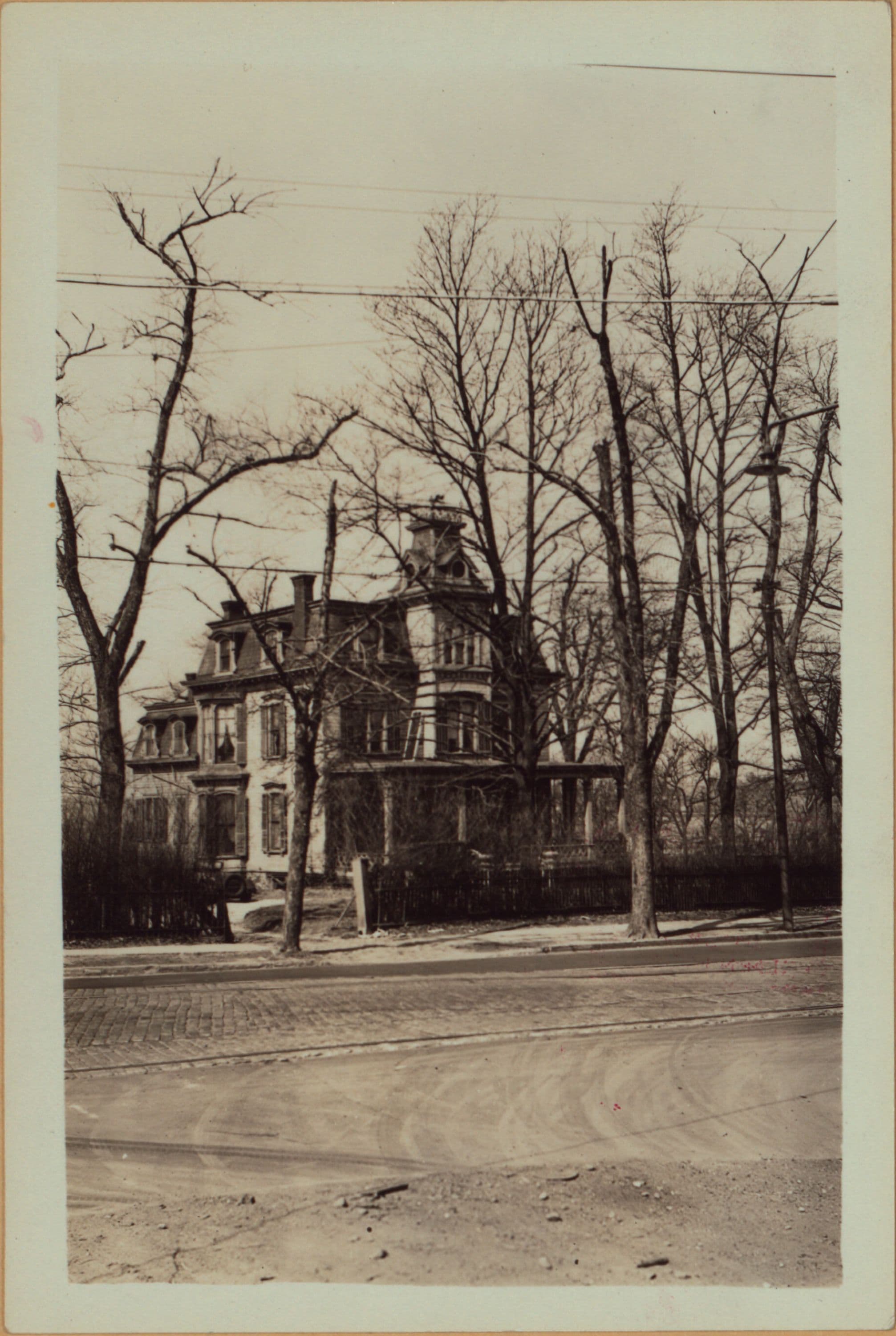 Queens: College Place - 9th Road