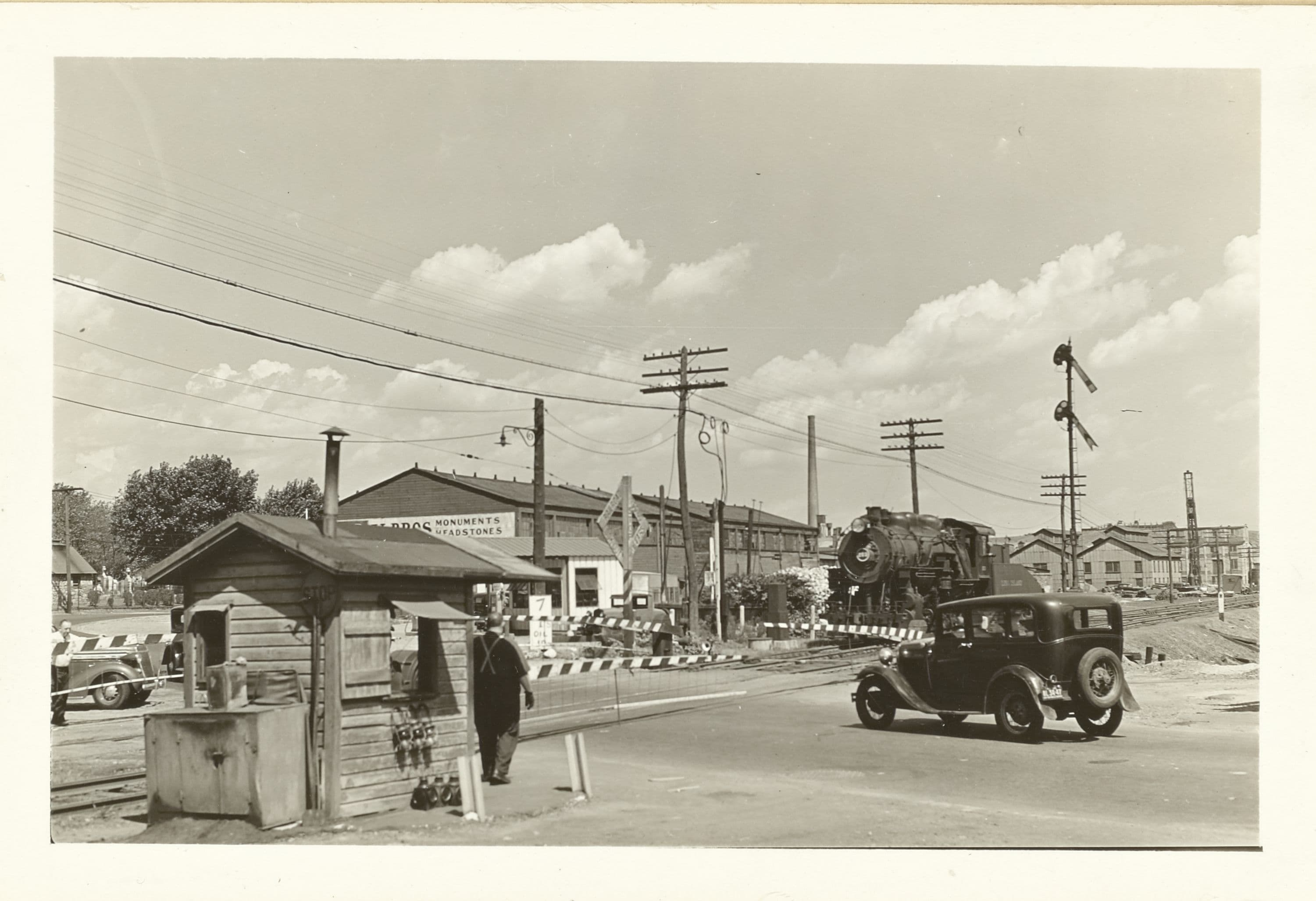 Queens: Laurel Hill Boulevard - Review Avenue