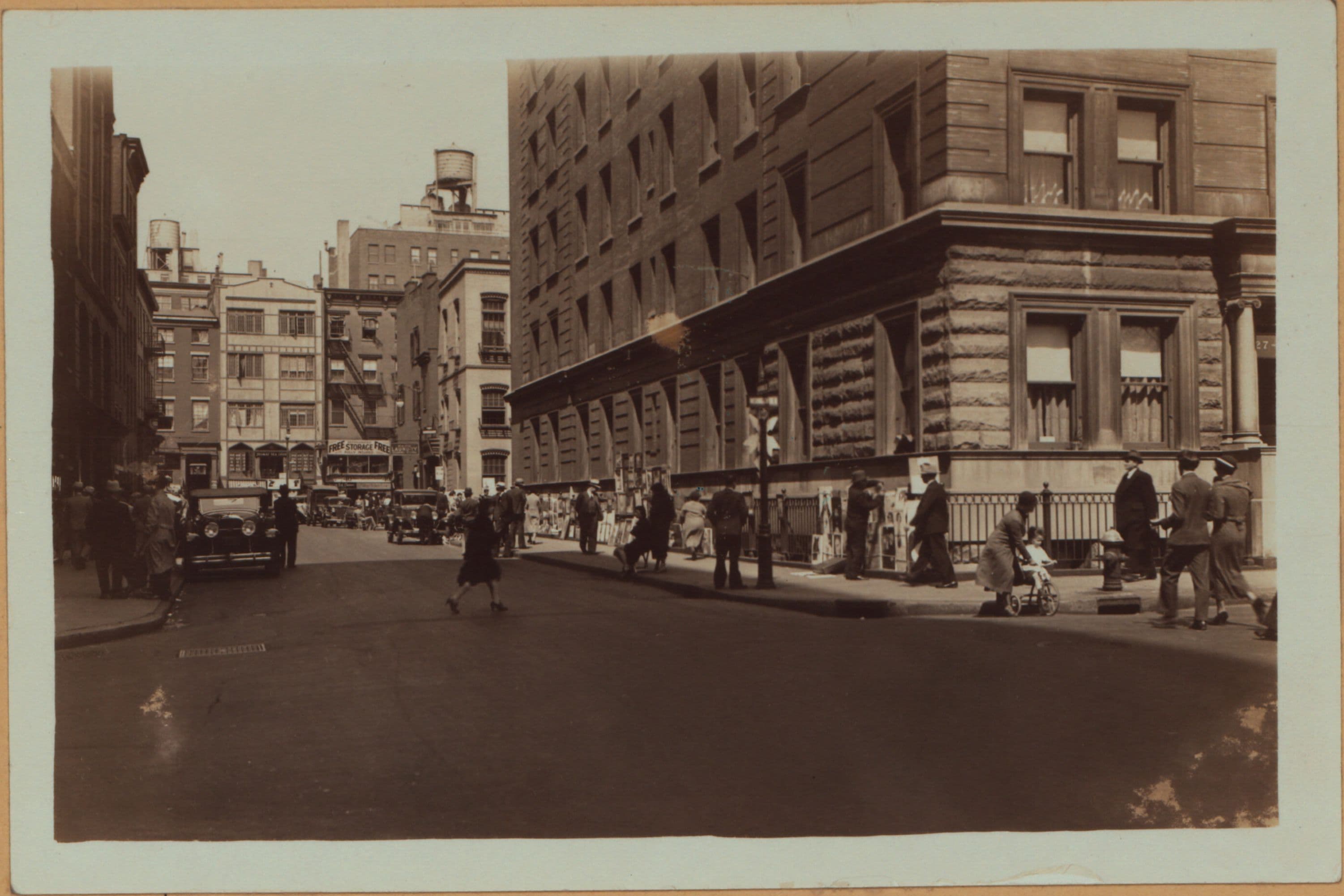 Manhattan: MacDougal Street - Washington Square North, 1933