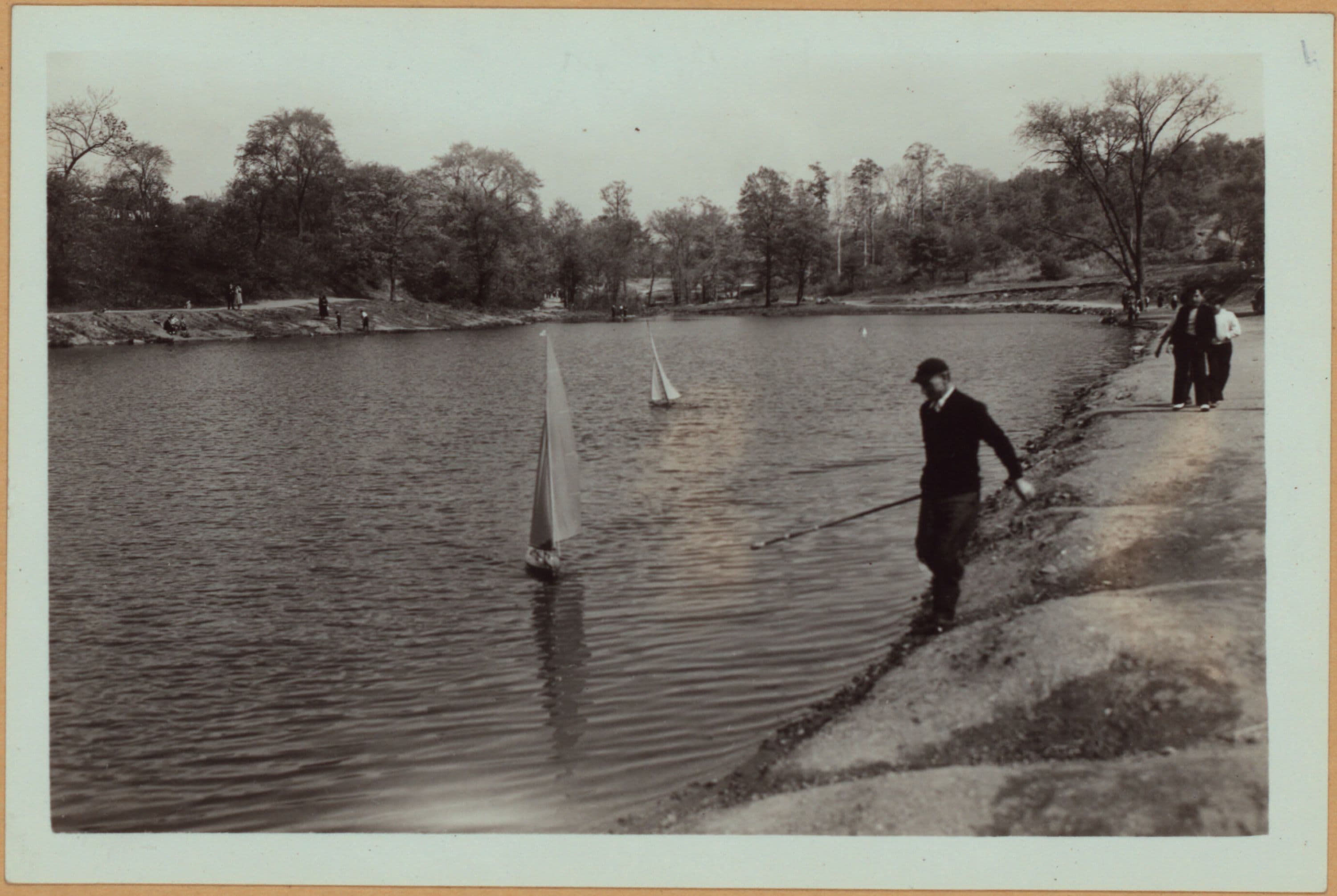 Richmond: [Staten Island] - Clove Lakes Park - Brook's Lake.