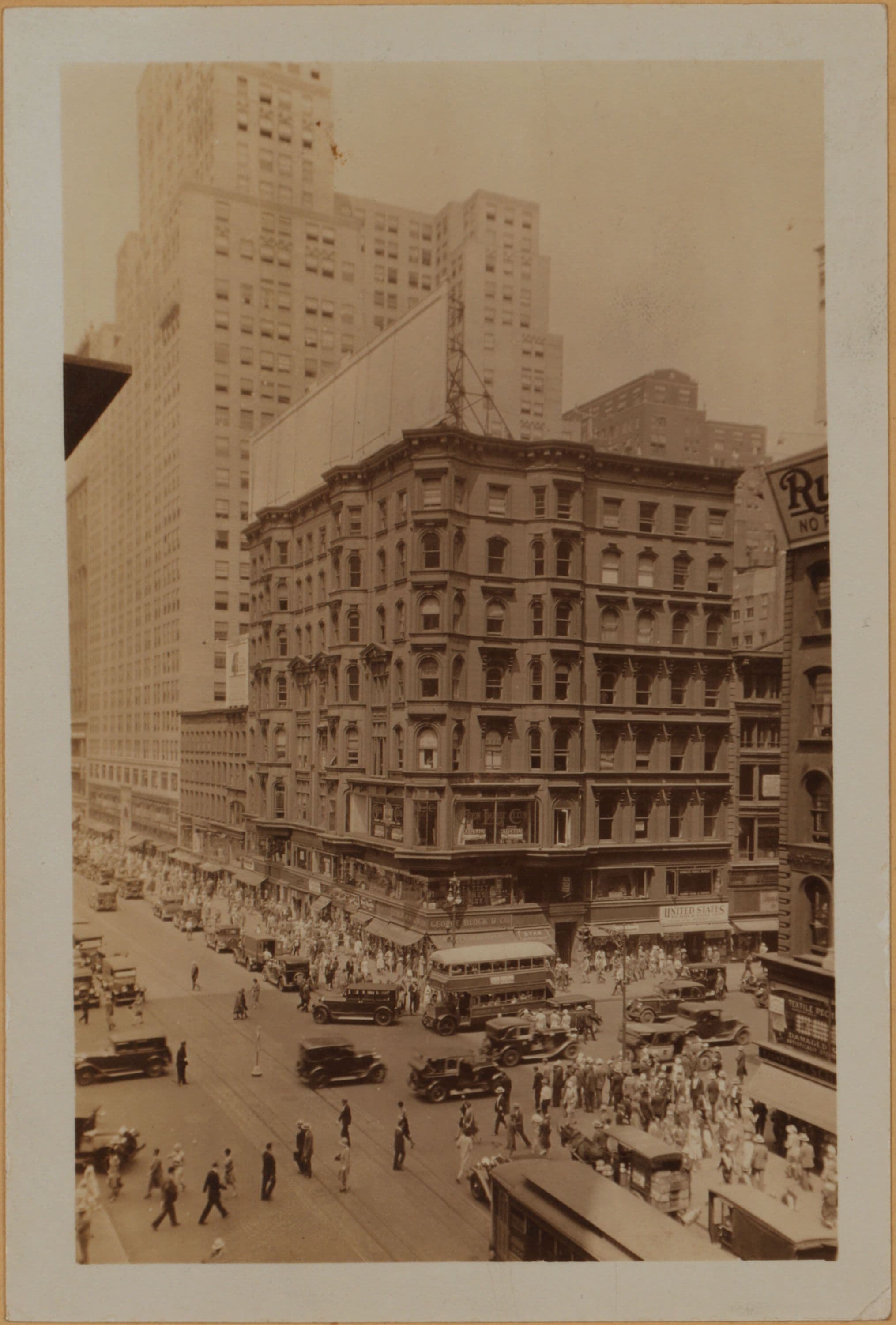Manhattan: 42nd Street - 5th Avenue.