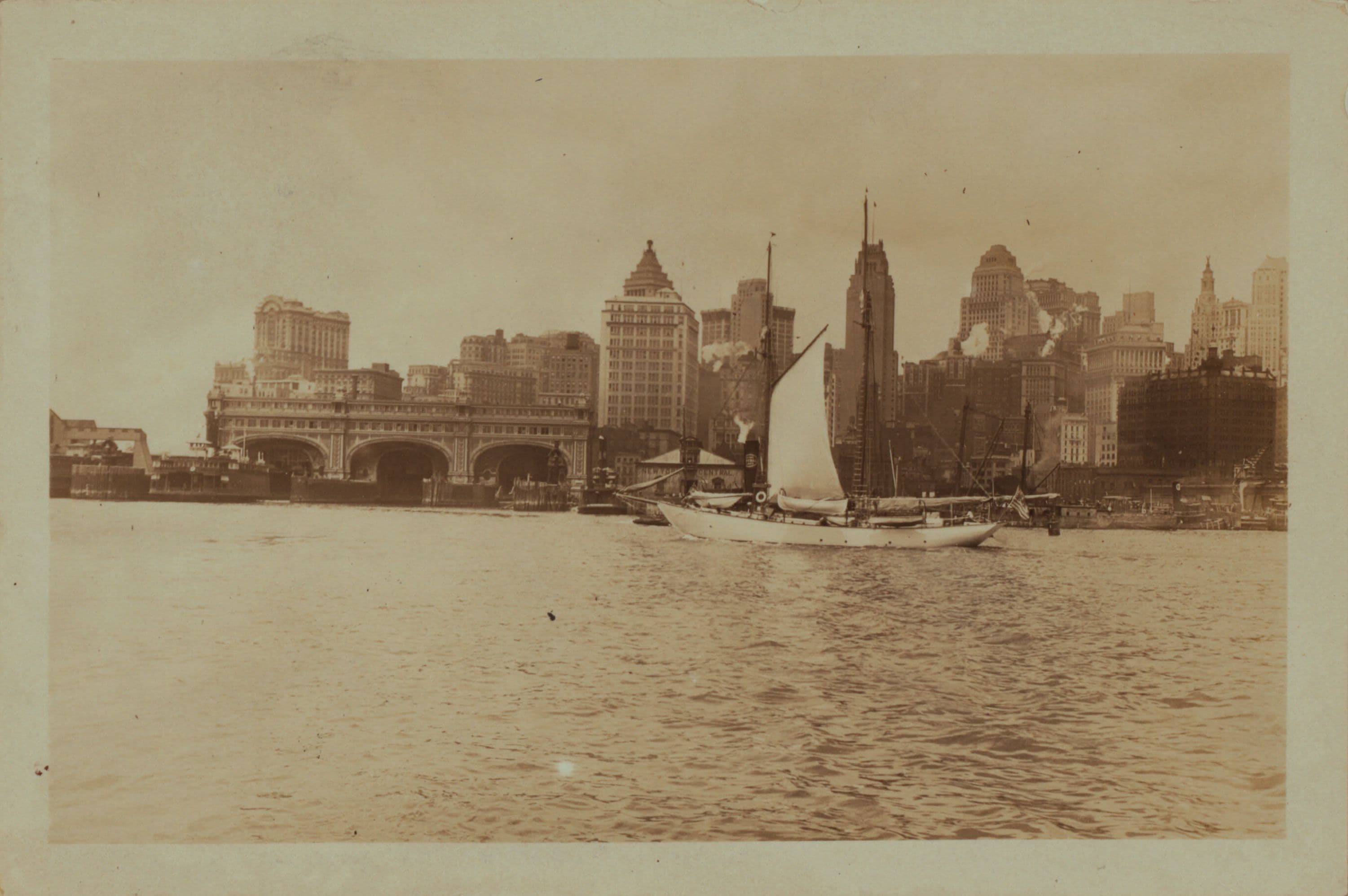 East River - Shore and skyline of lower Manhattan - South Ferry - Williamsburg Bridge - Battery Park - Broad Street - [South Brooklyn Municipal Ferry.]