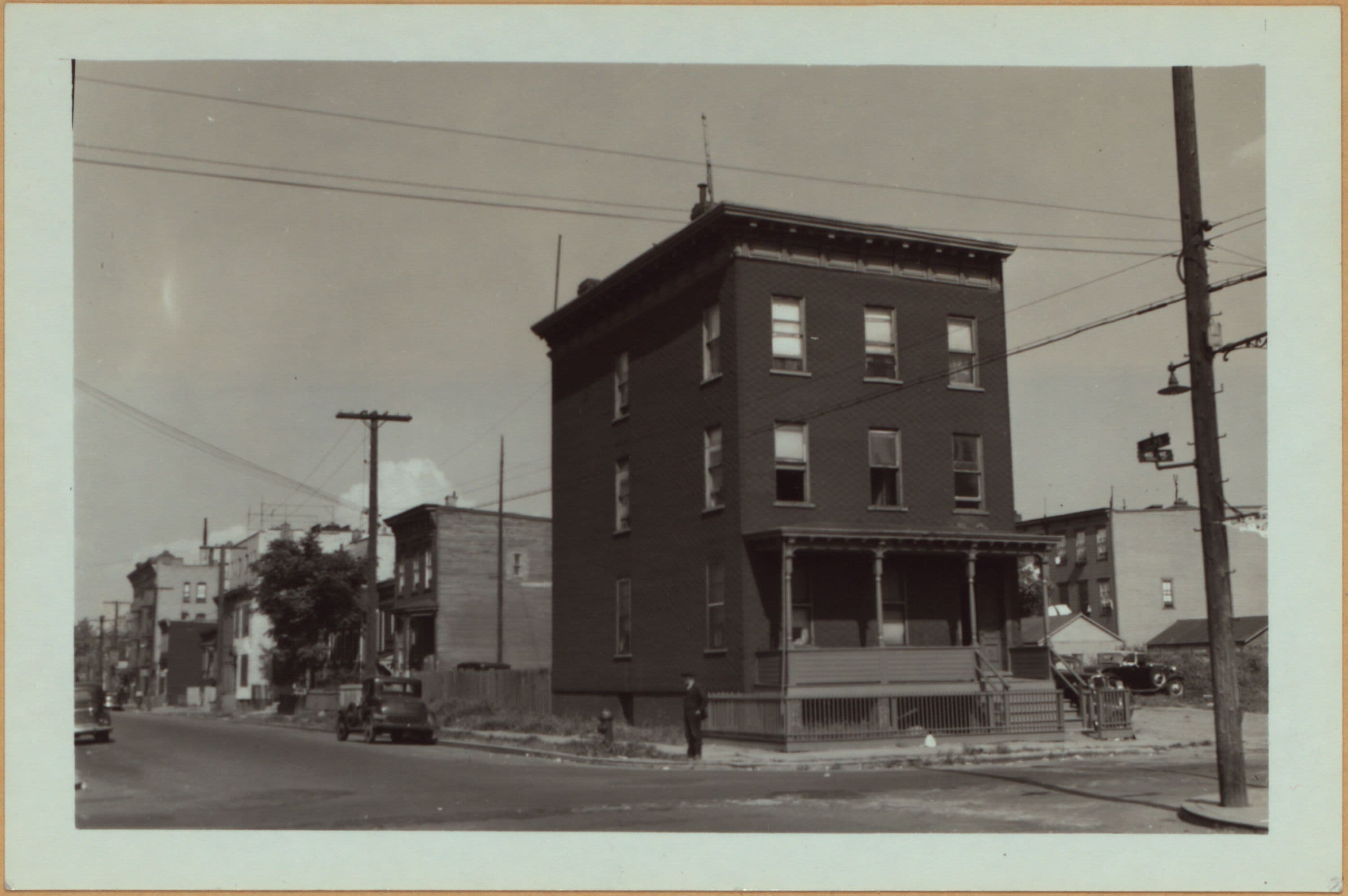 Queens: 27th Street - 39th Avenue