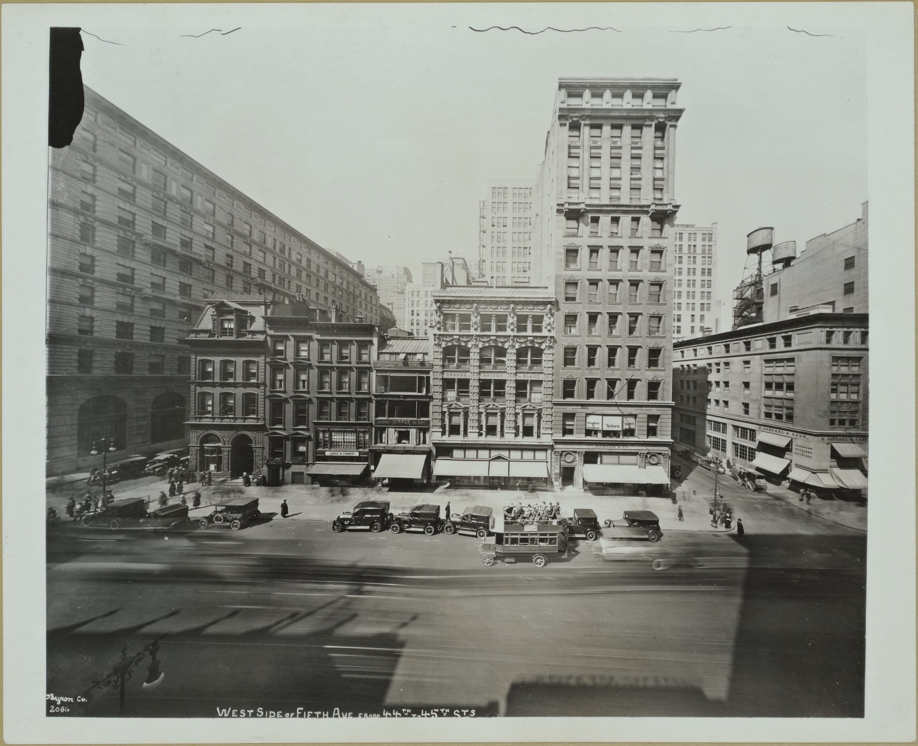 Manhattan: 5th Avenue - 44th Street