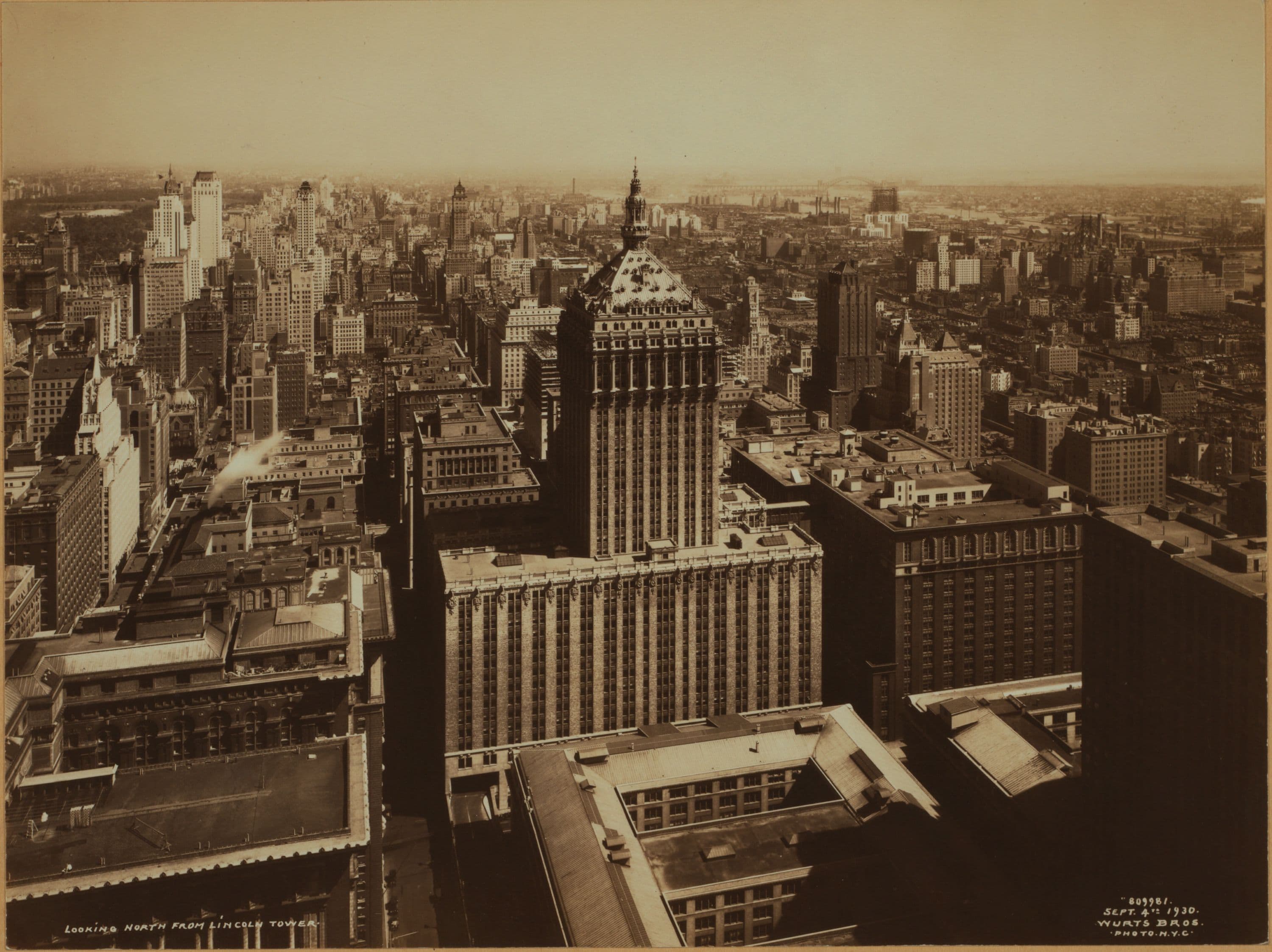 General view - [Manhattan - 42nd Street (East) - Lincoln Building (North).]