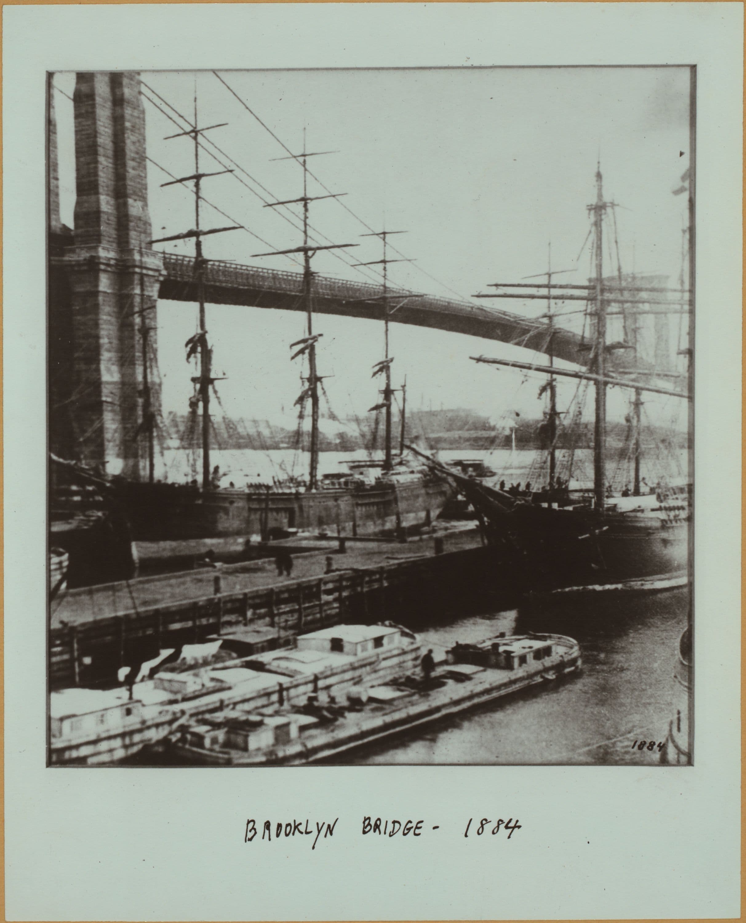 East River - River scenes - [Brooklyn Bridge -Early shipping.]
