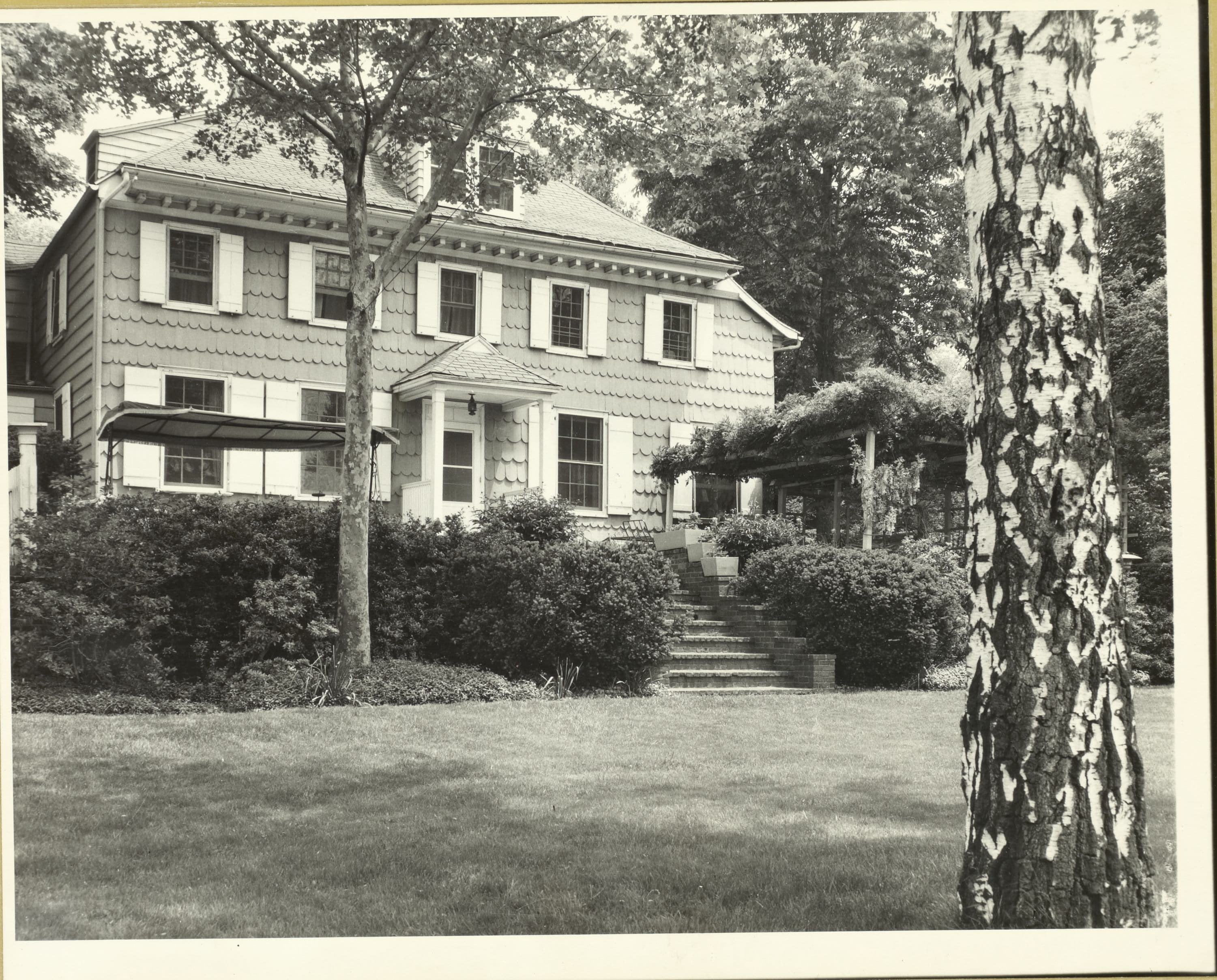 Queens: West Drive - Alston Place