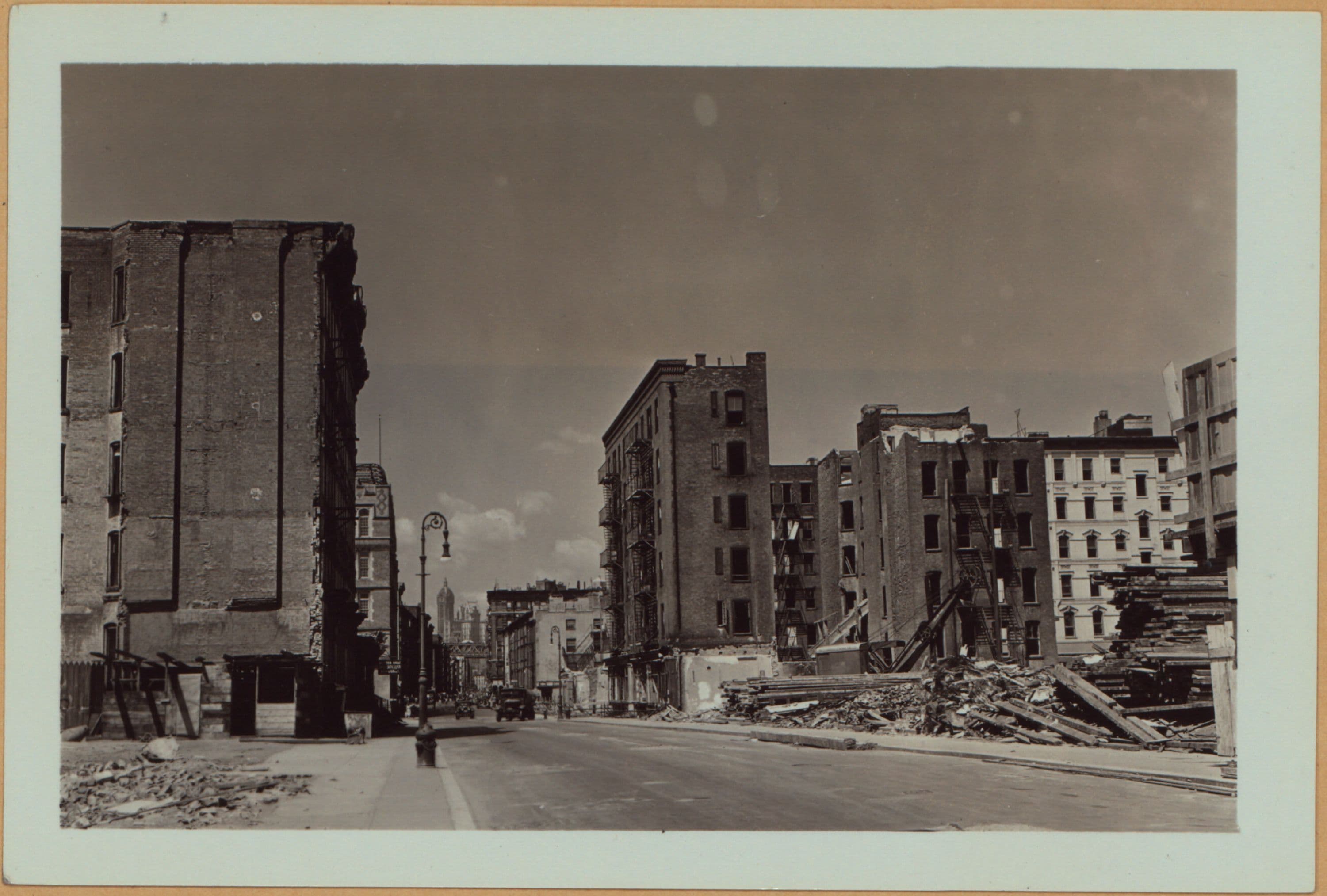 Manhattan: Monroe Street - Scammel Street