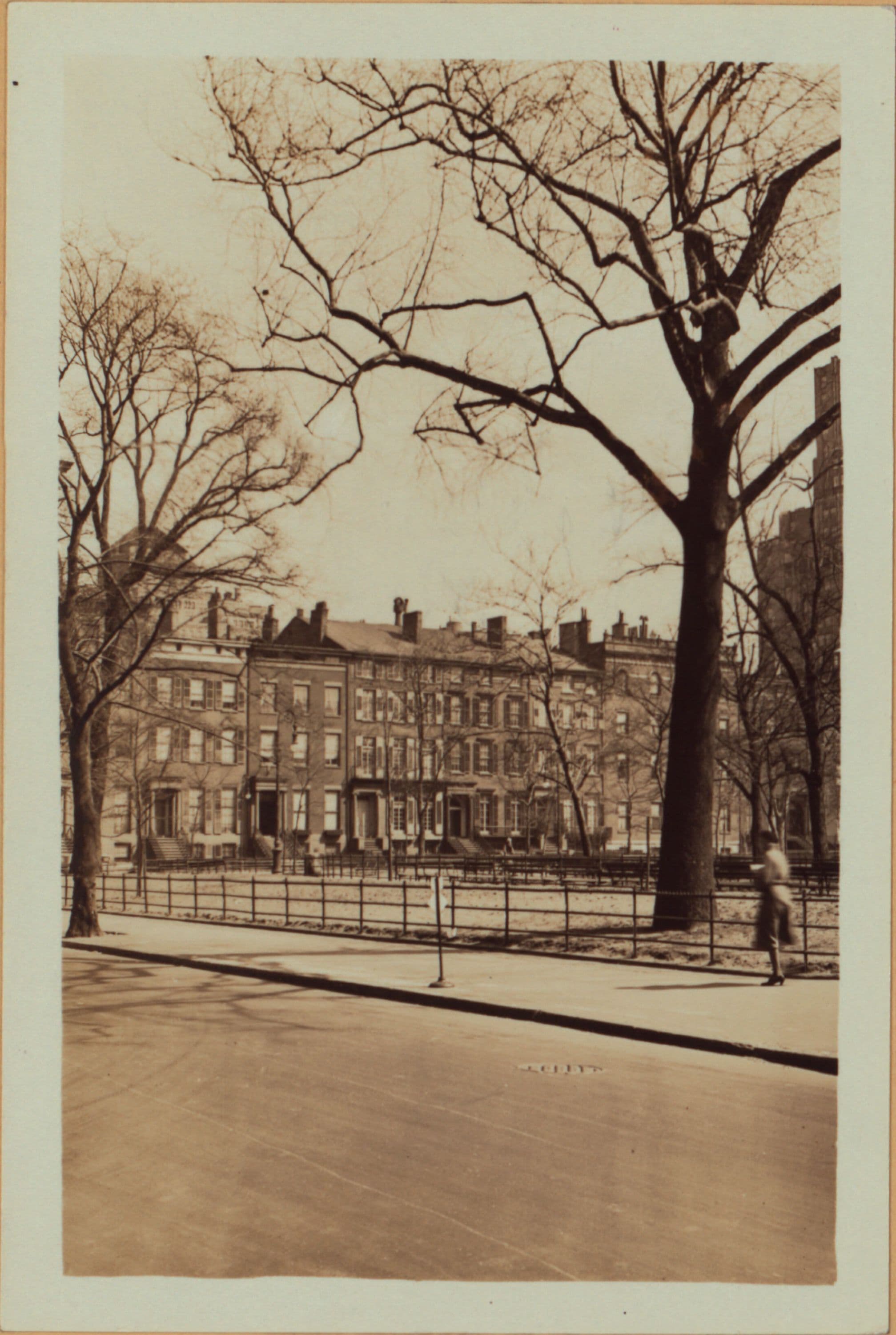 Manhattan: Washington Square North - 4th Street (West)