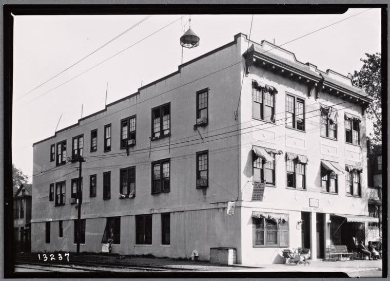 White House Lodge furnished rooms: 4617 Surf Av - Beach 47th St., Brooklyn