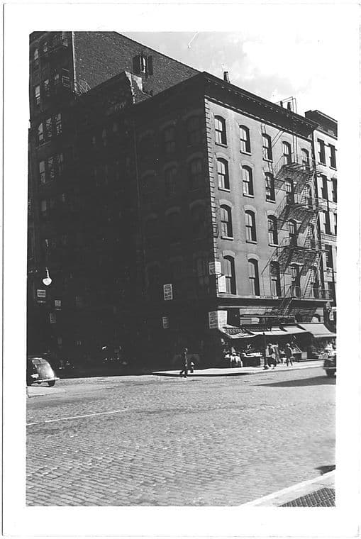 at Warren Street and West Broadway, to Southeast, Manhattan