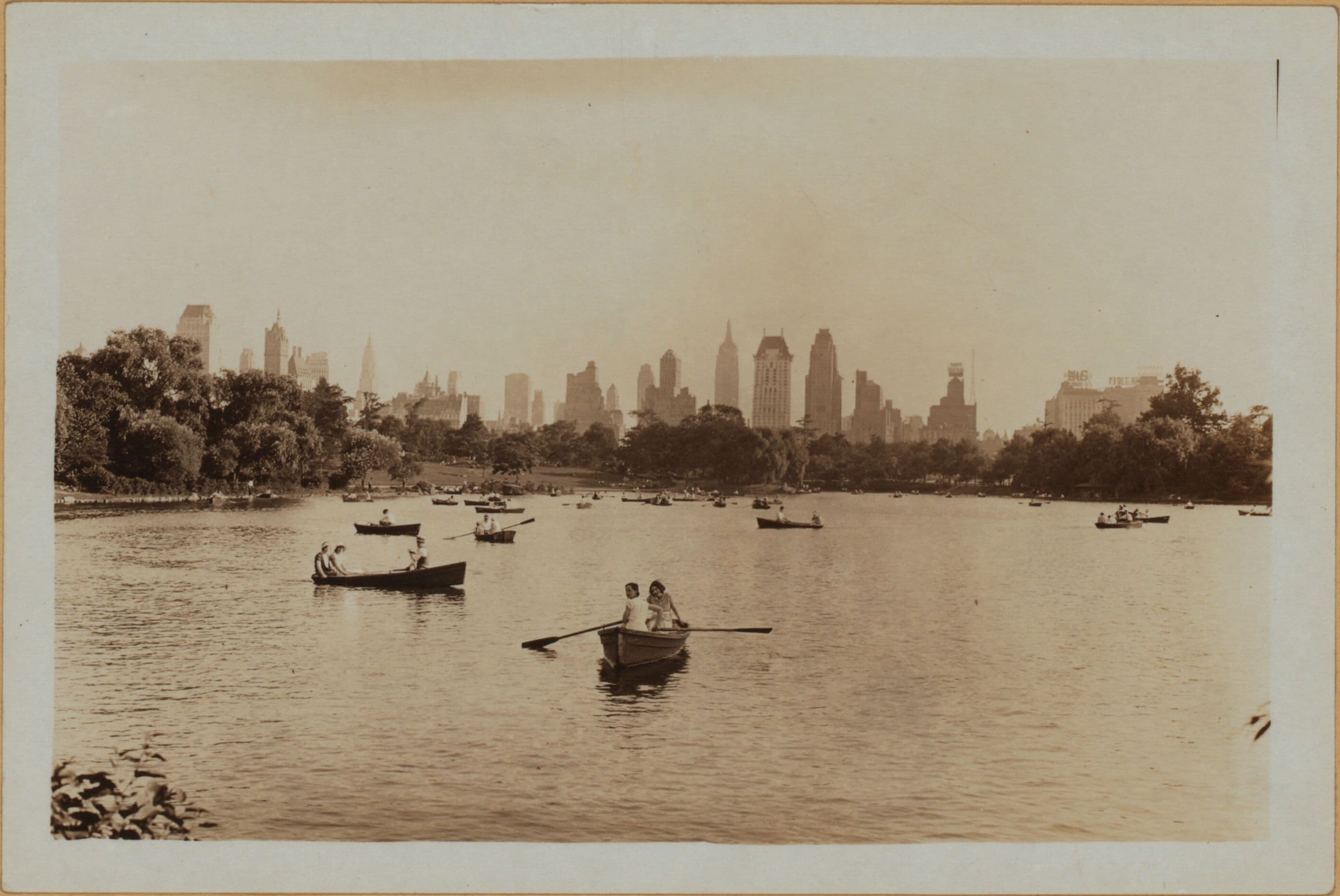 Manhattan: Central Park - The Lake; R.C.A. Building.
