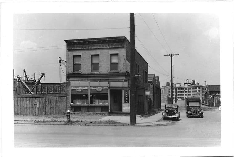 Borden Avenue at 27th Street, to Northwest, Queens