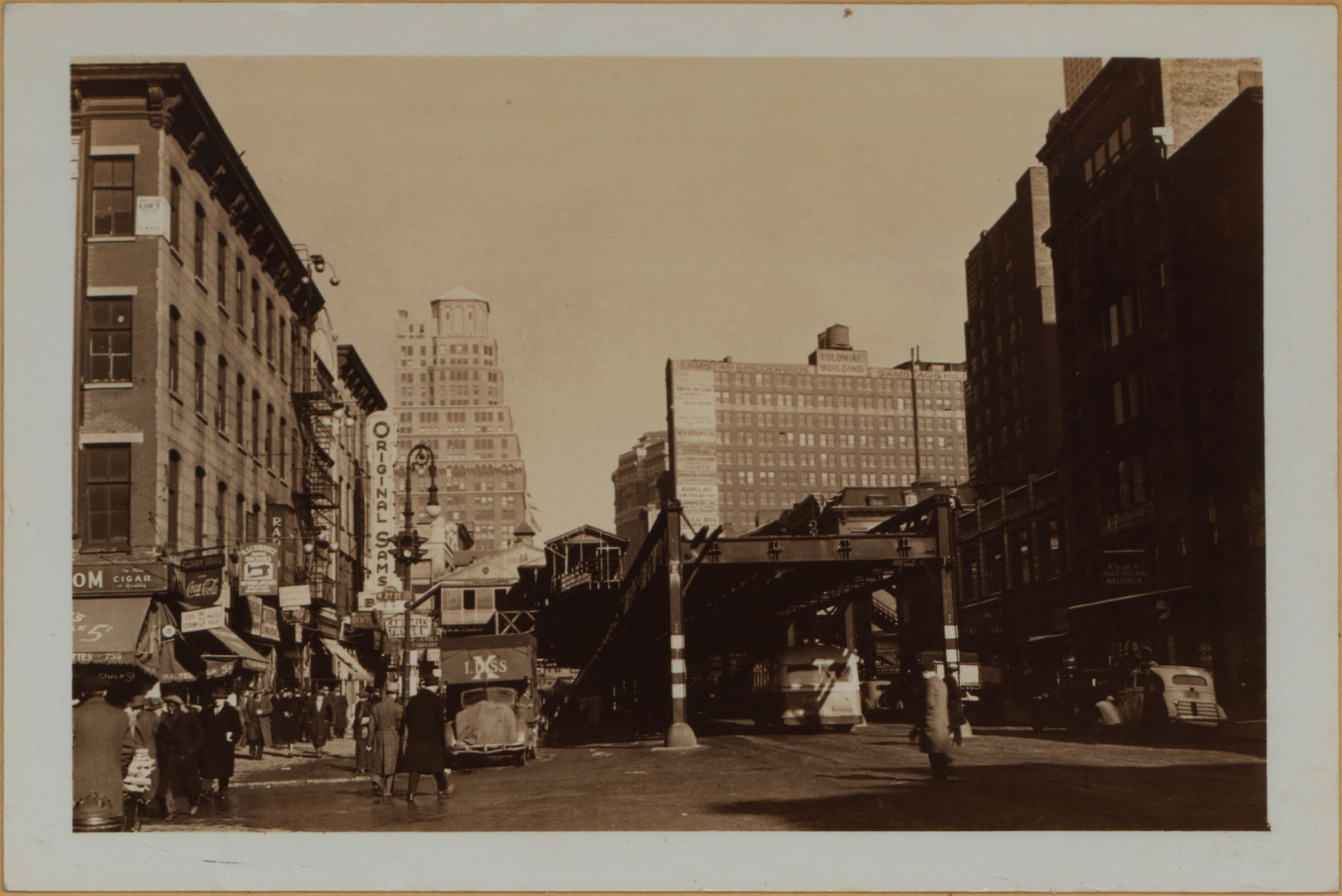Manhattan: 6th Avenue - 27th Street (West)