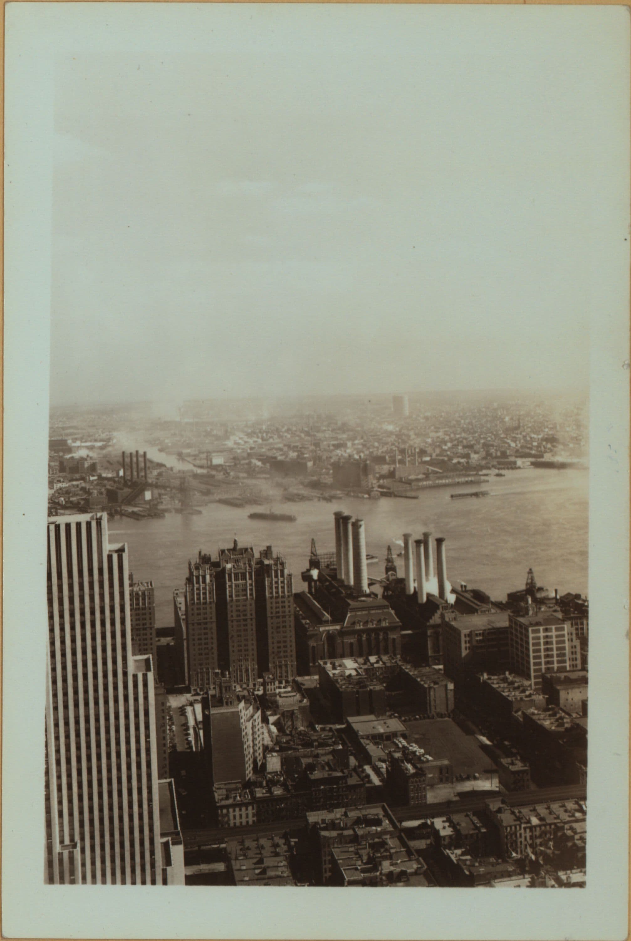 General view - [Manhattan - Lexington Avenue - 42nd Street (East) - Chanin Building.]