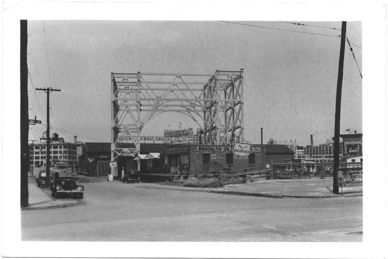 27th Street at Borden Avenue, to Northeast, Queens