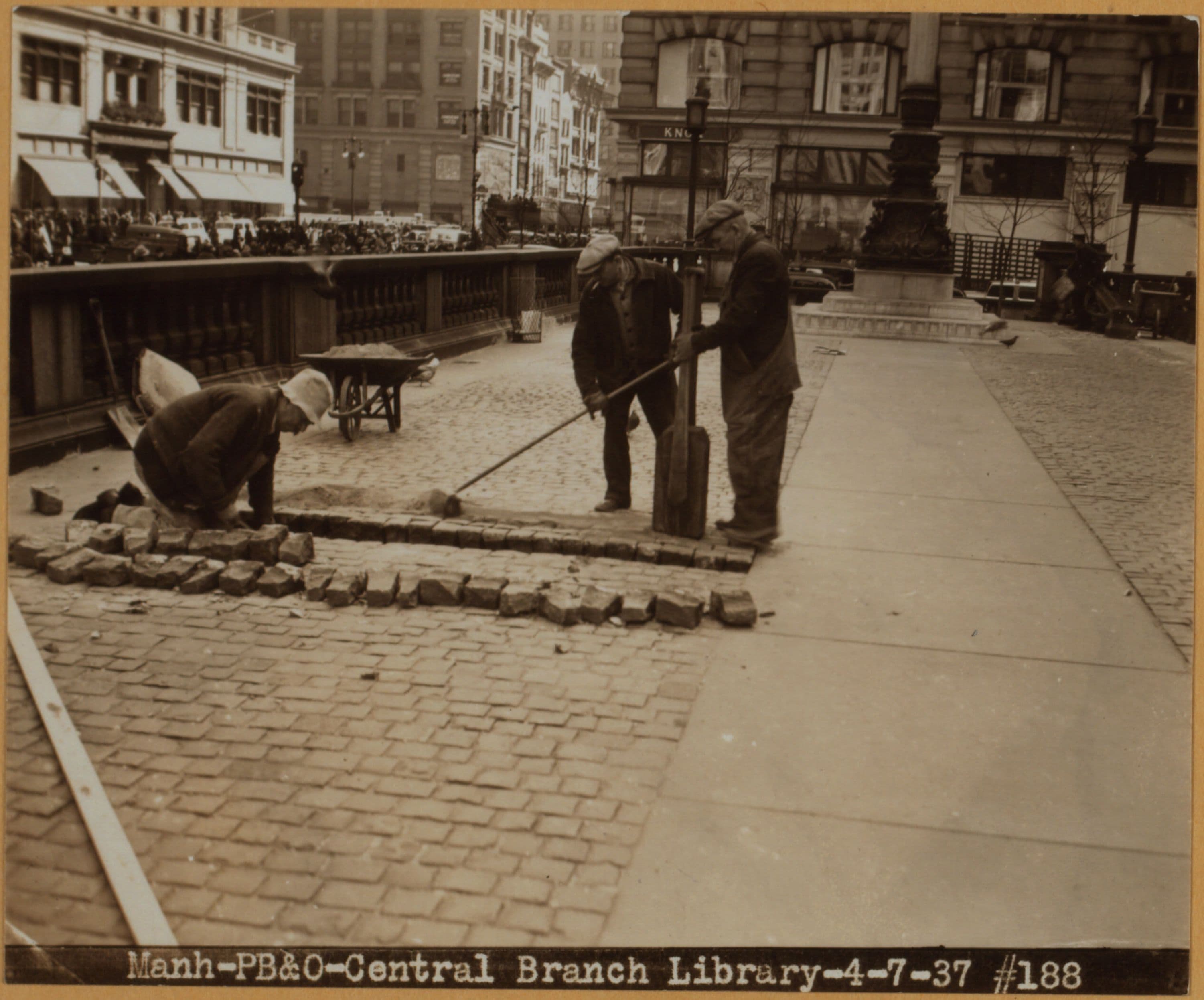 Manhattan: 5th Avenue - 40th Street, 1937