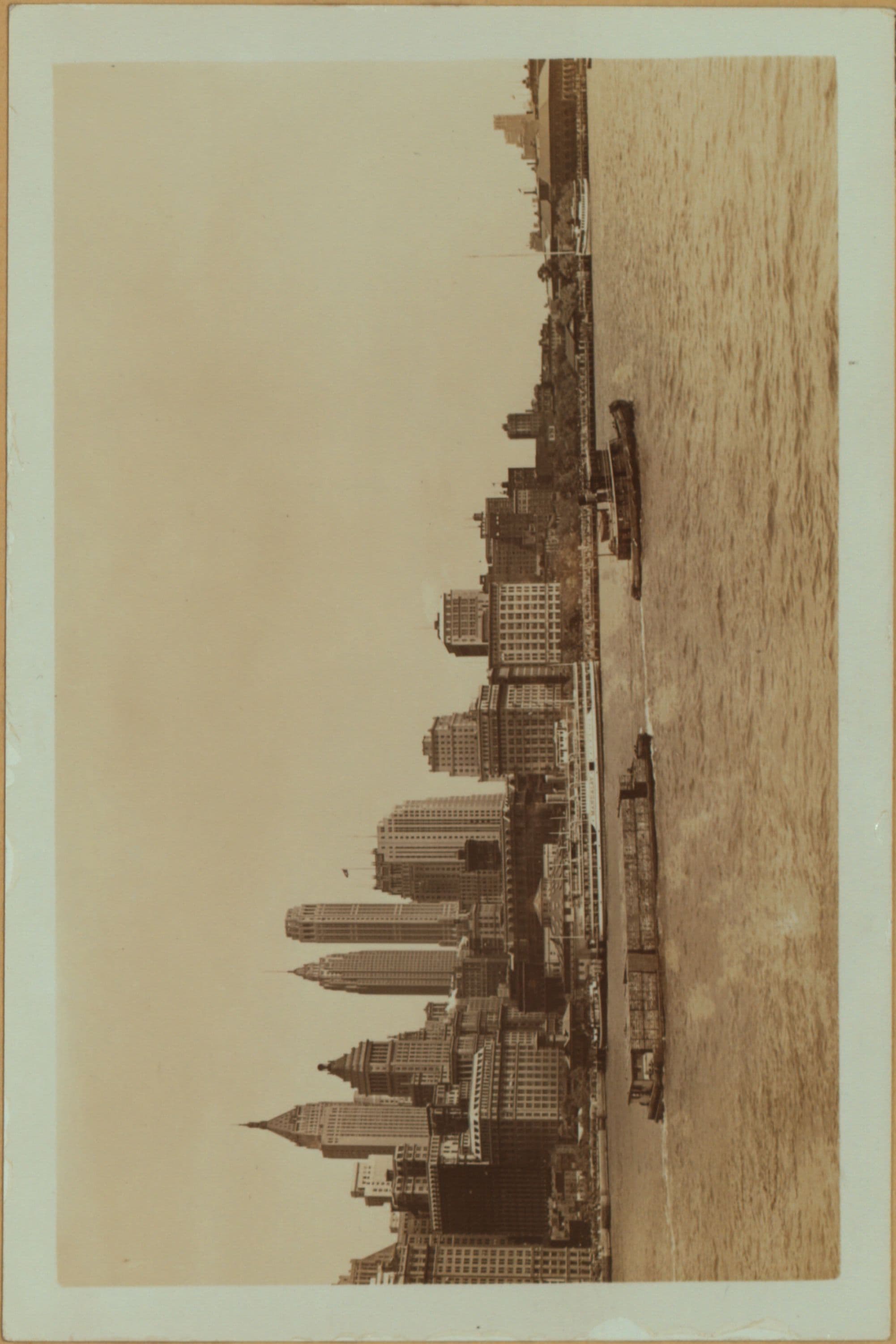 North (Hudson) River - Shore and skyline - Manhattan - Battery - 14th Street - [New York Aquarium - Bank of Manhattan - City Bank-Farmers Trust Company.]