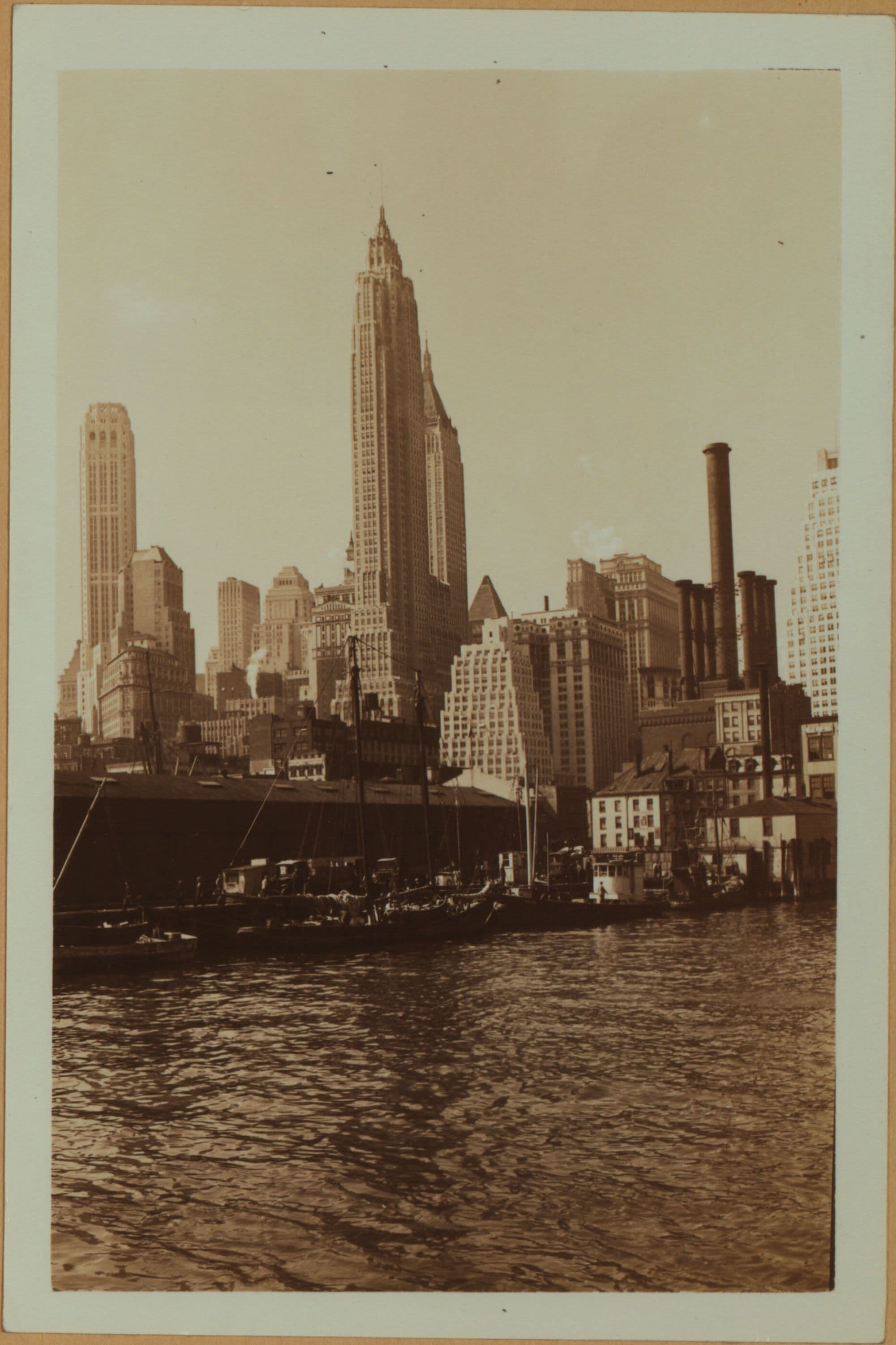 East River - Piers 16-17 - Manhattan - South Street - [Bank of Manhattan; City Bank-Farmers Trust Company; 60 Wall Street Tower.]